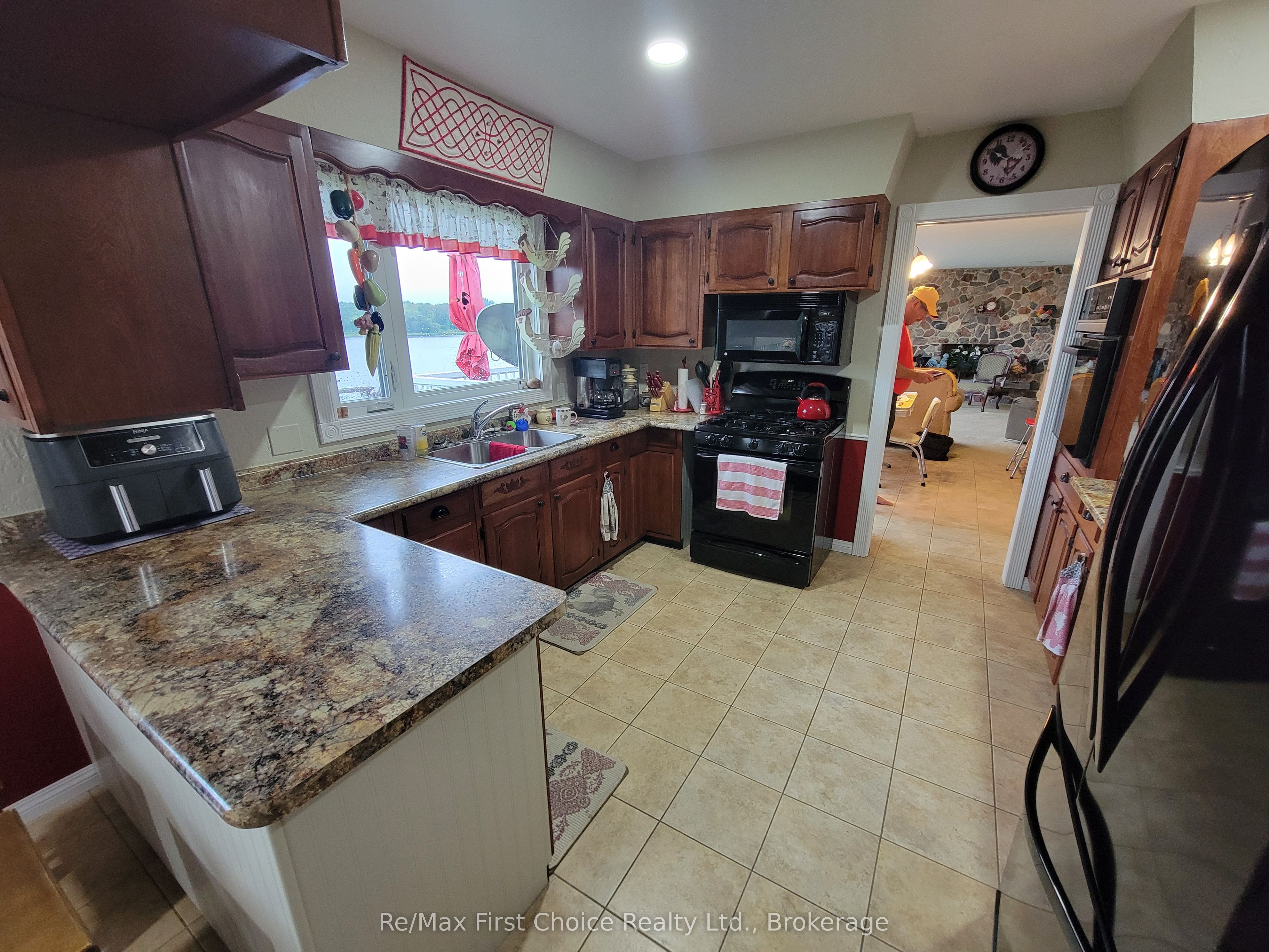 602 River Avenue E Property Photo 2