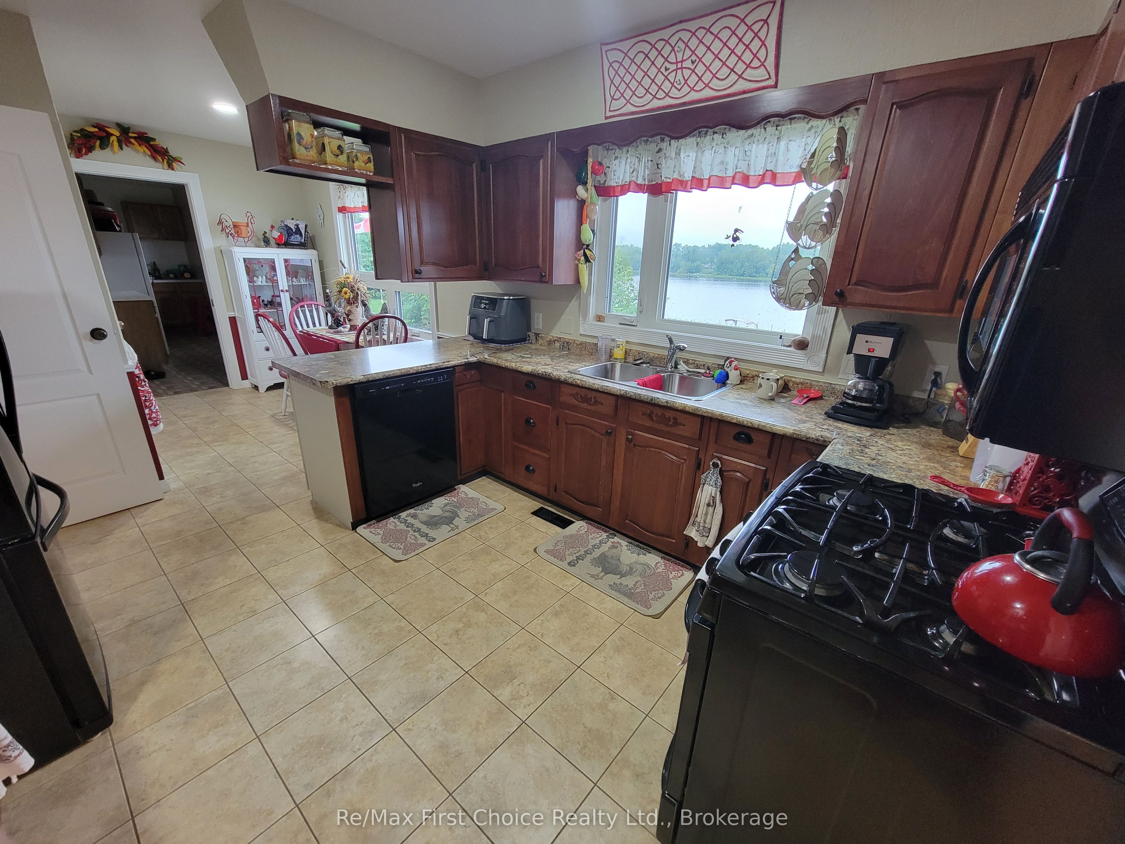 602 River Avenue E Property Photo 3