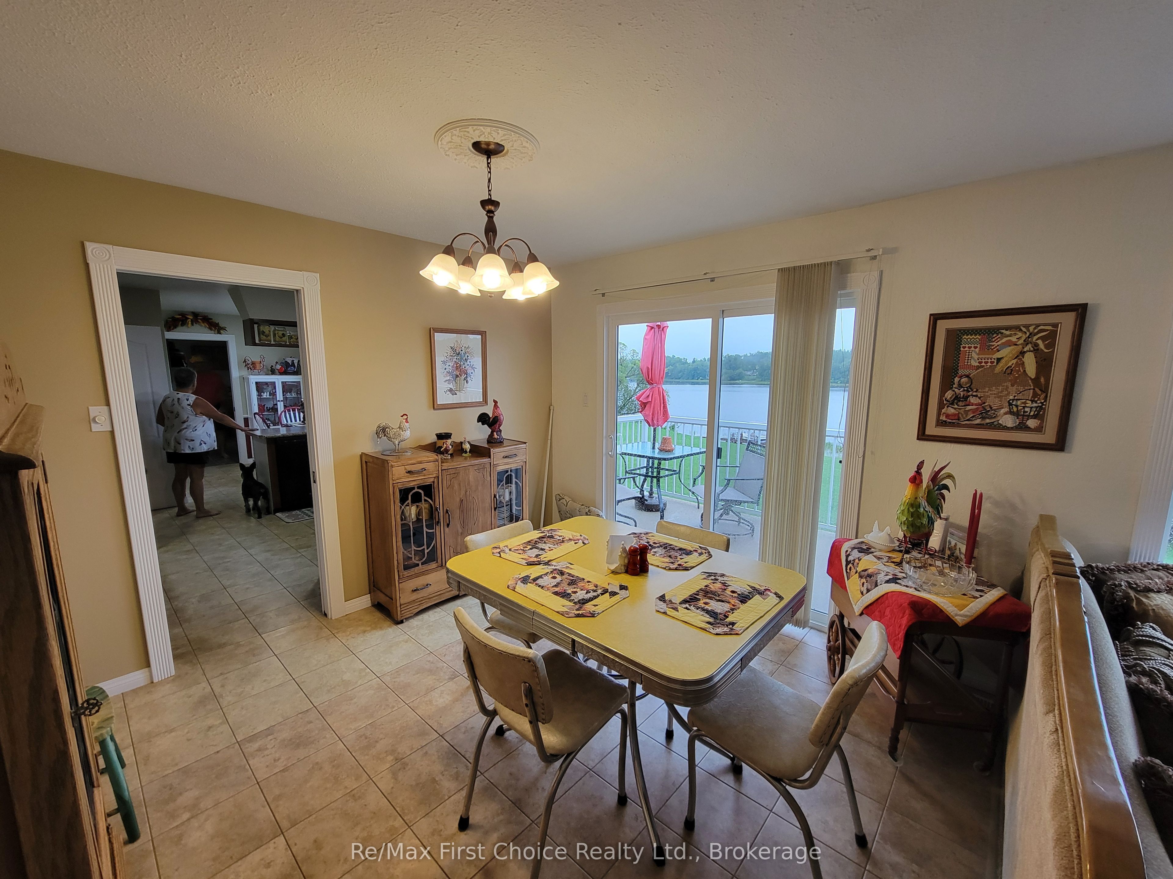 602 River Avenue E Property Photo 6