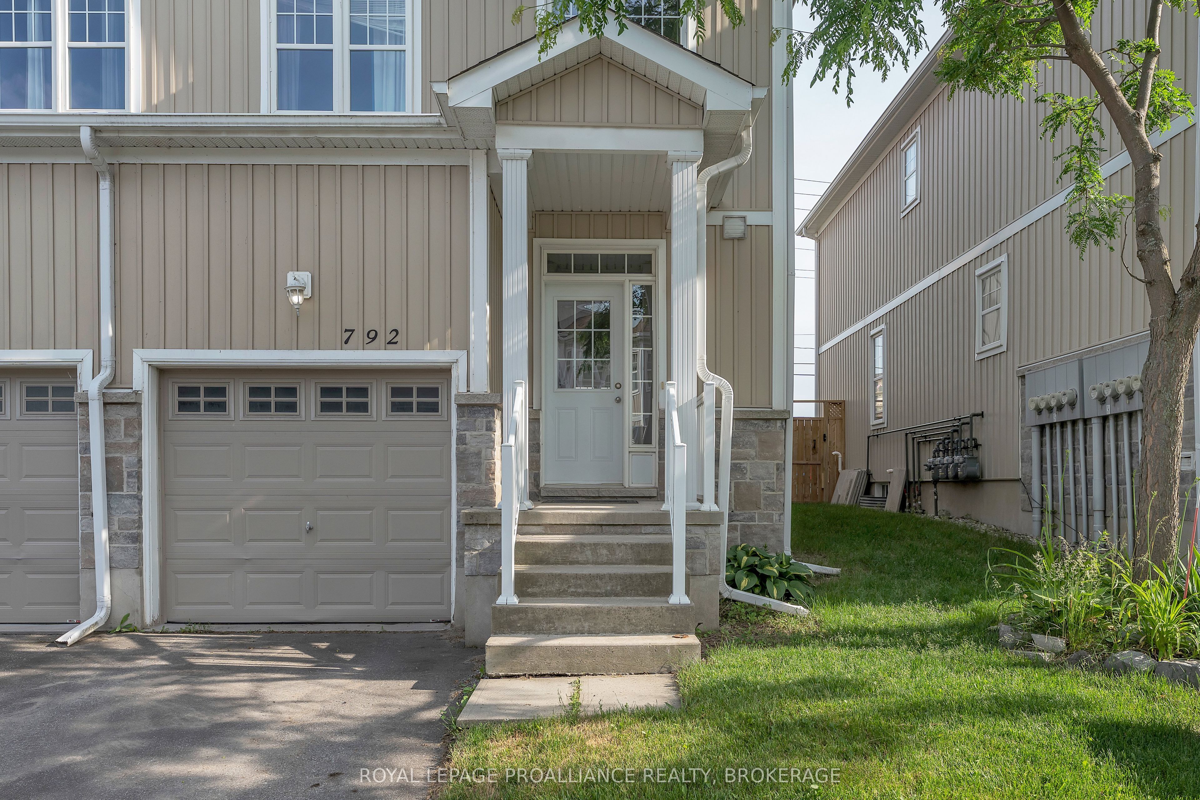 792 Newmarket Lane Property Photo 4