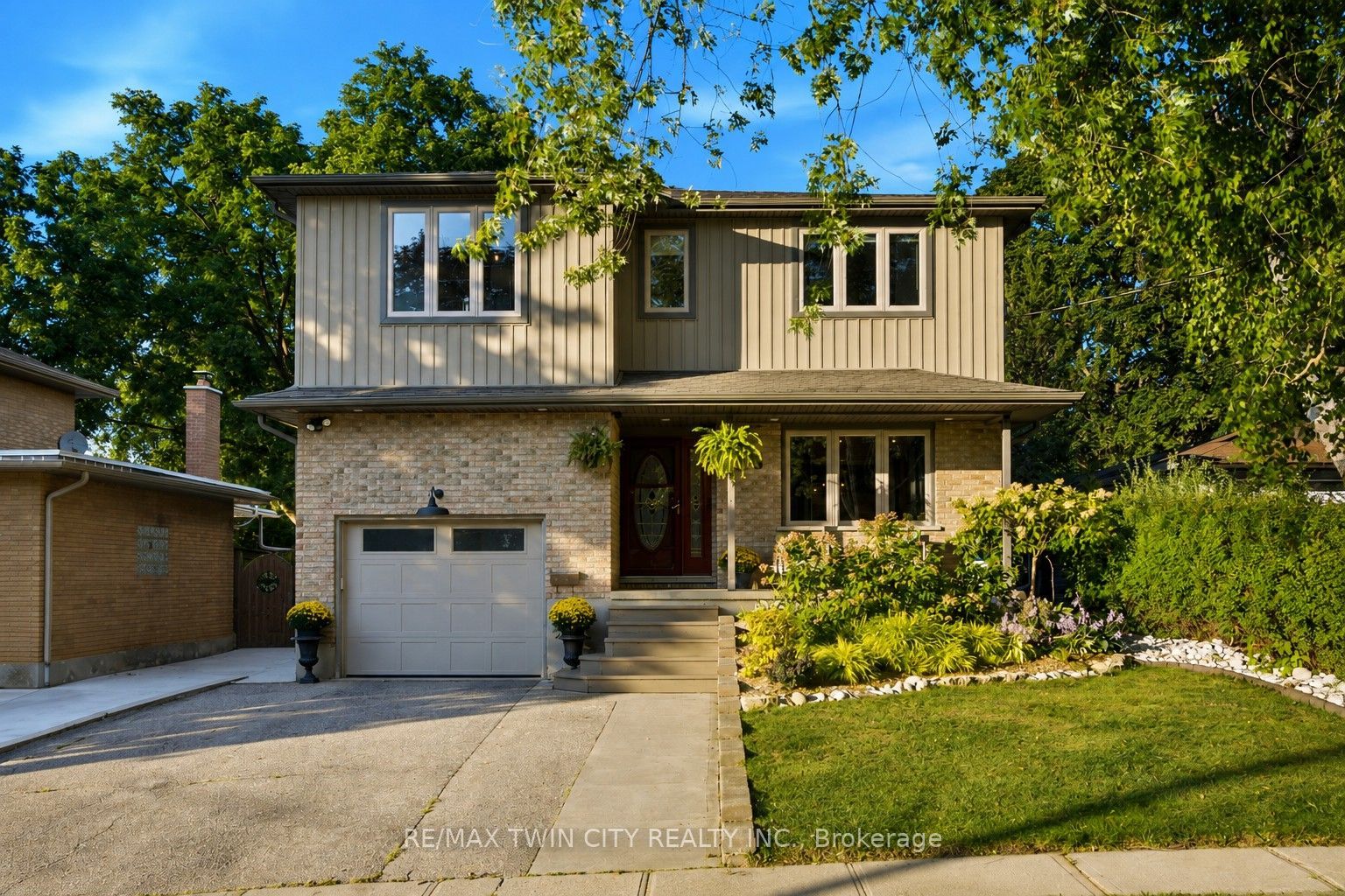 445 Sherring Street Property Photo 1