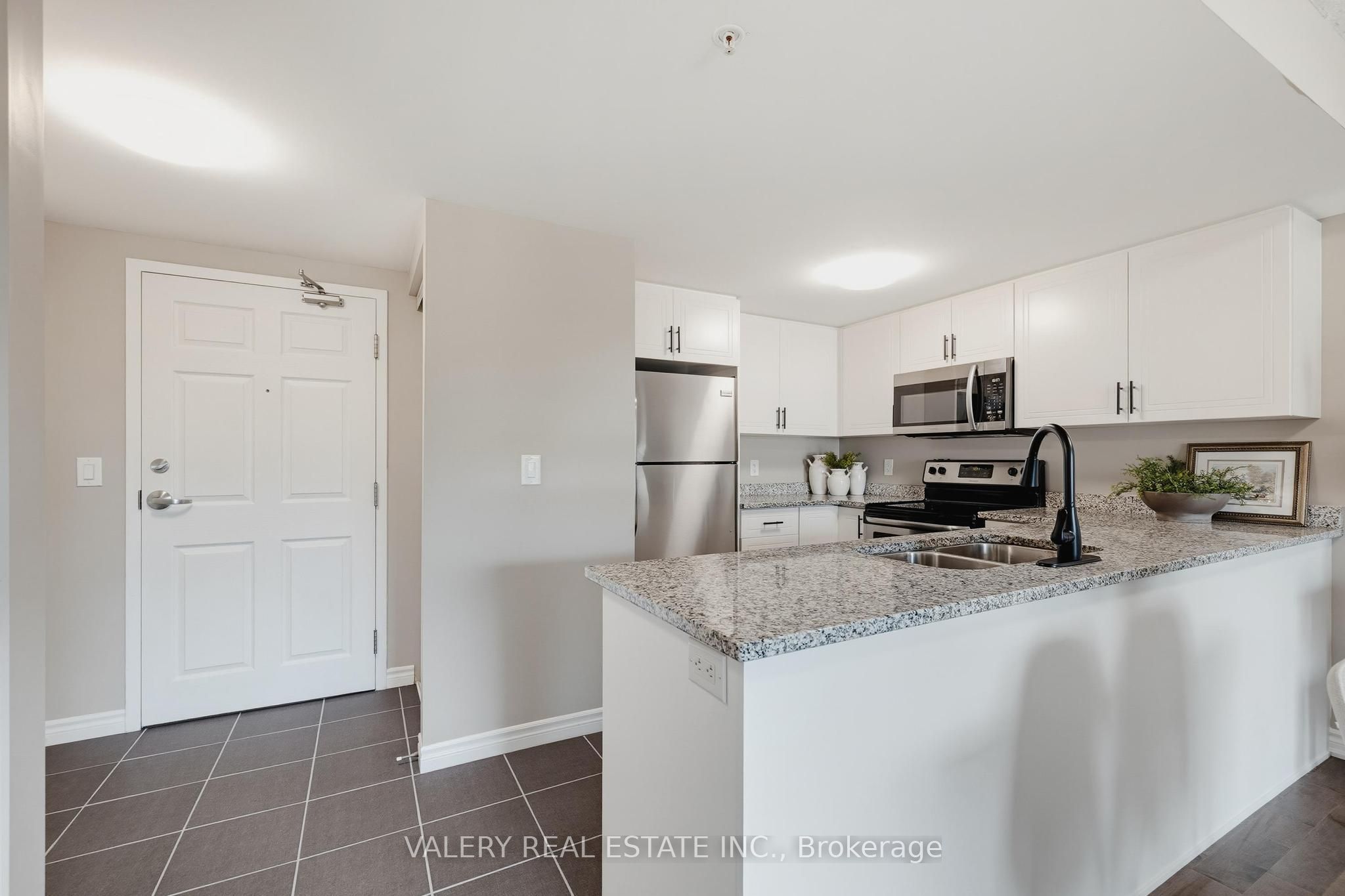 155 Commonwealth Street 207 Property Photo 3