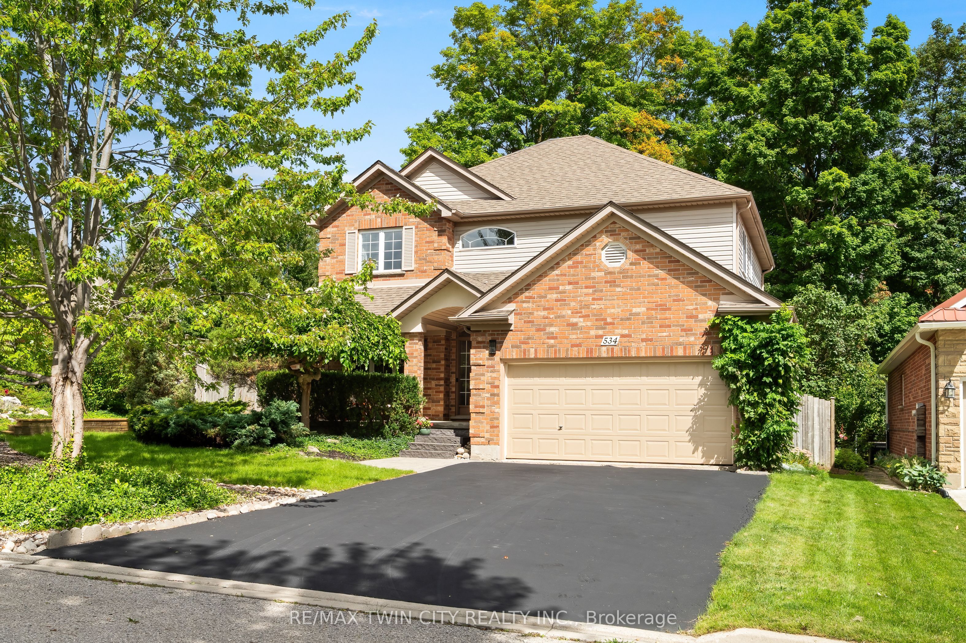 534 Birchleaf Walk Property Photo 1