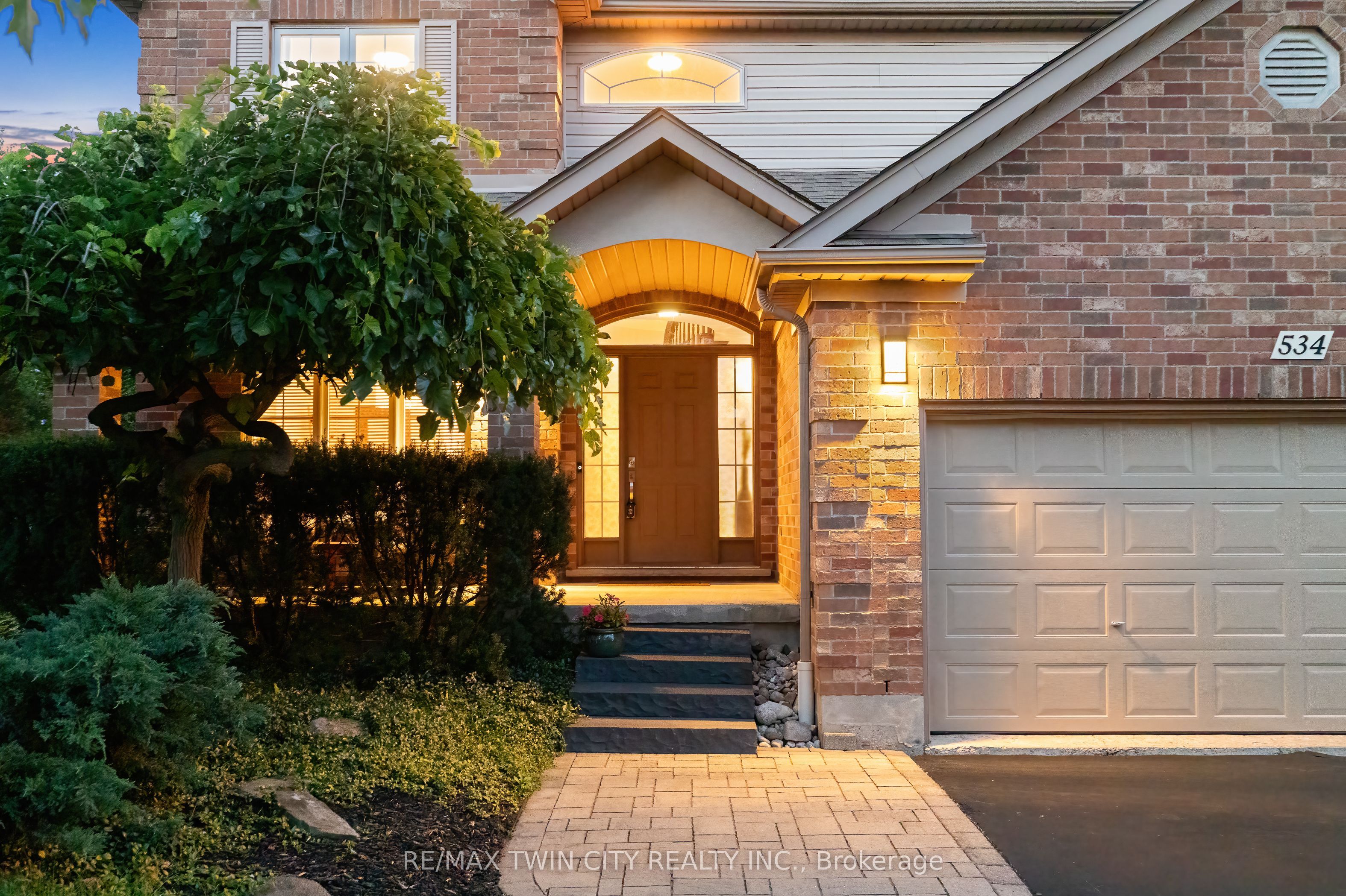 534 Birchleaf Walk Property Photo 3