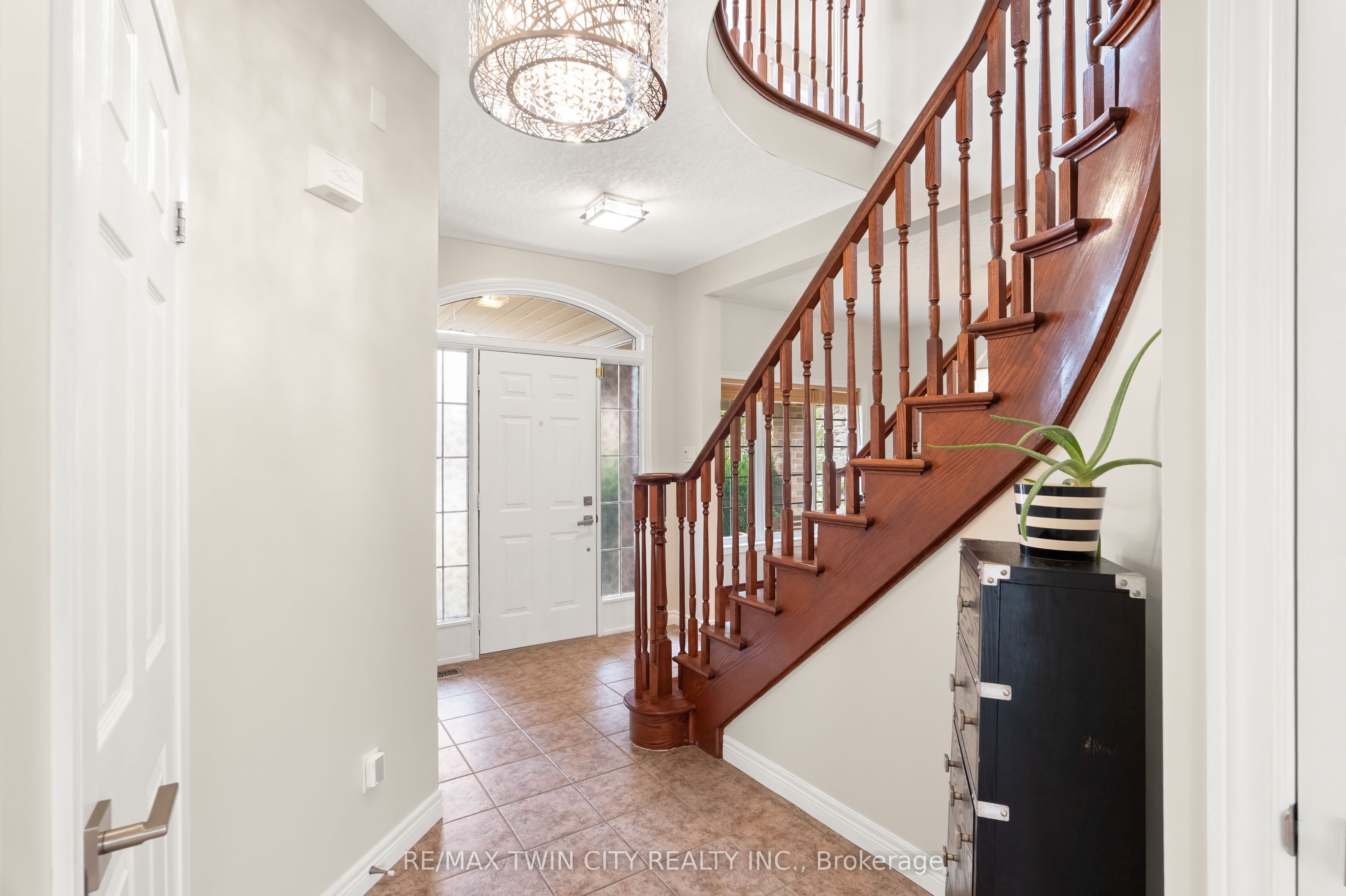534 Birchleaf Walk Property Photo 4