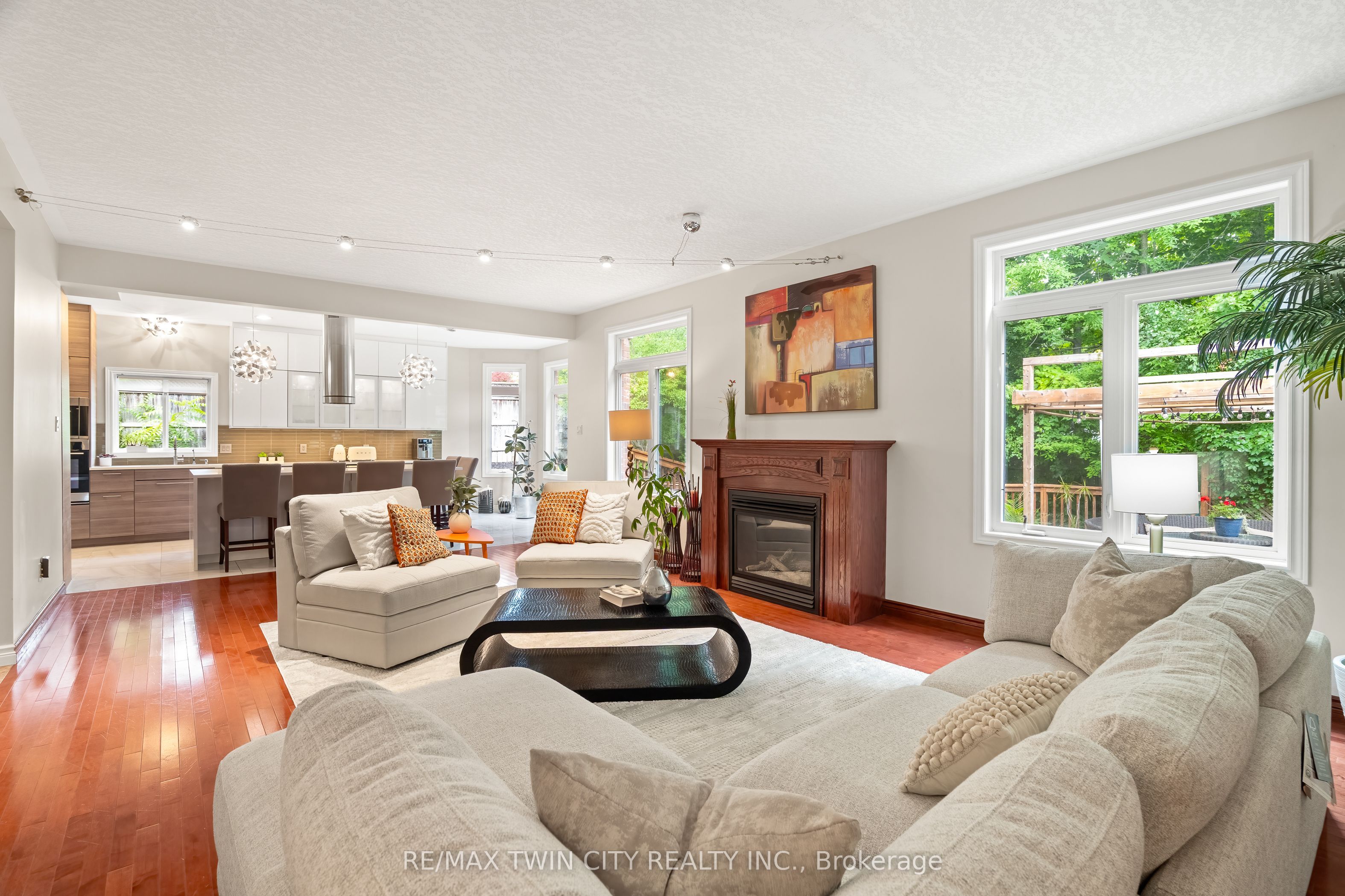 534 Birchleaf Walk Property Photo 6