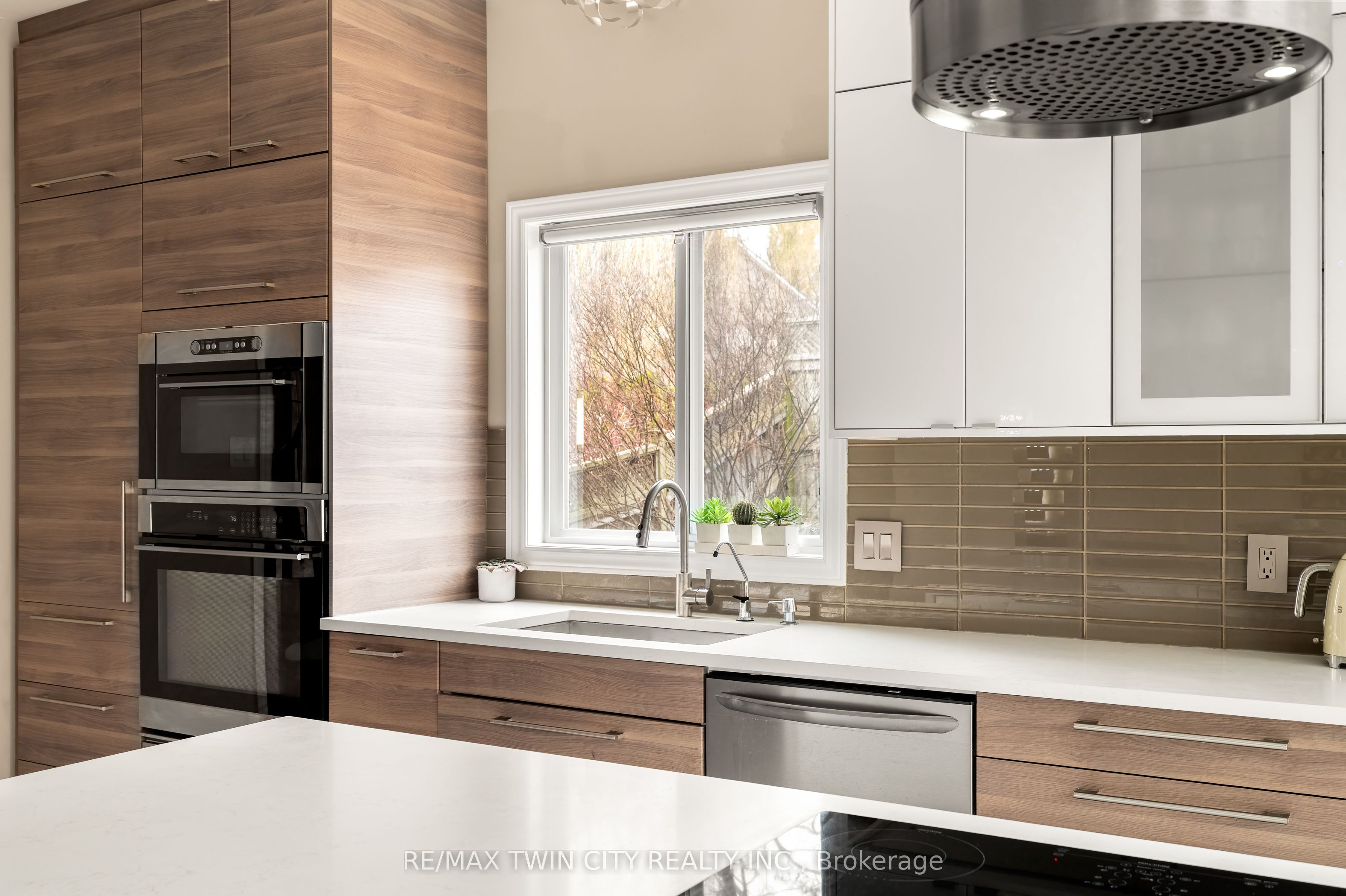534 Birchleaf Walk Property Photo 18