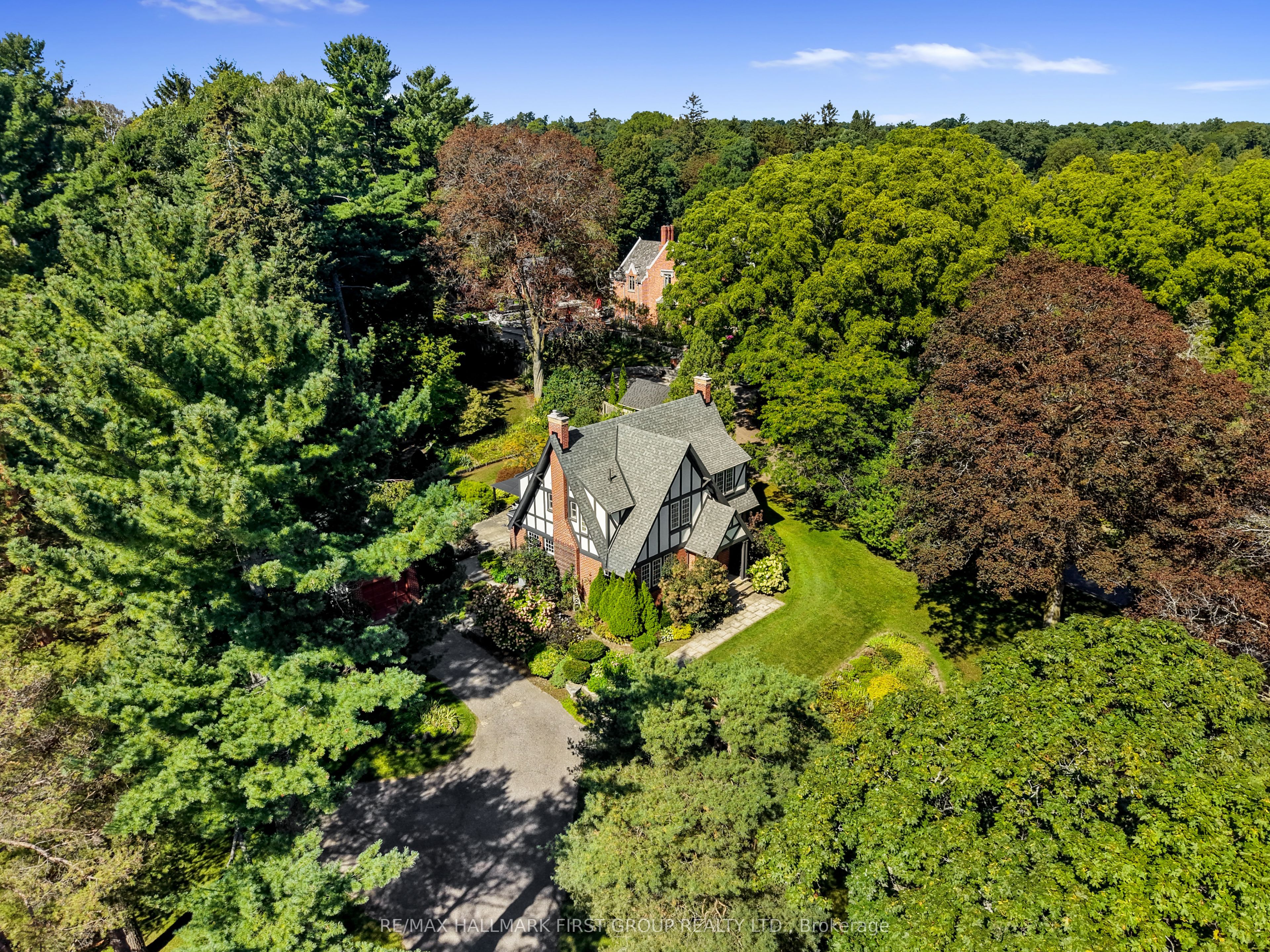 36 Pine Street N Property Photo 1