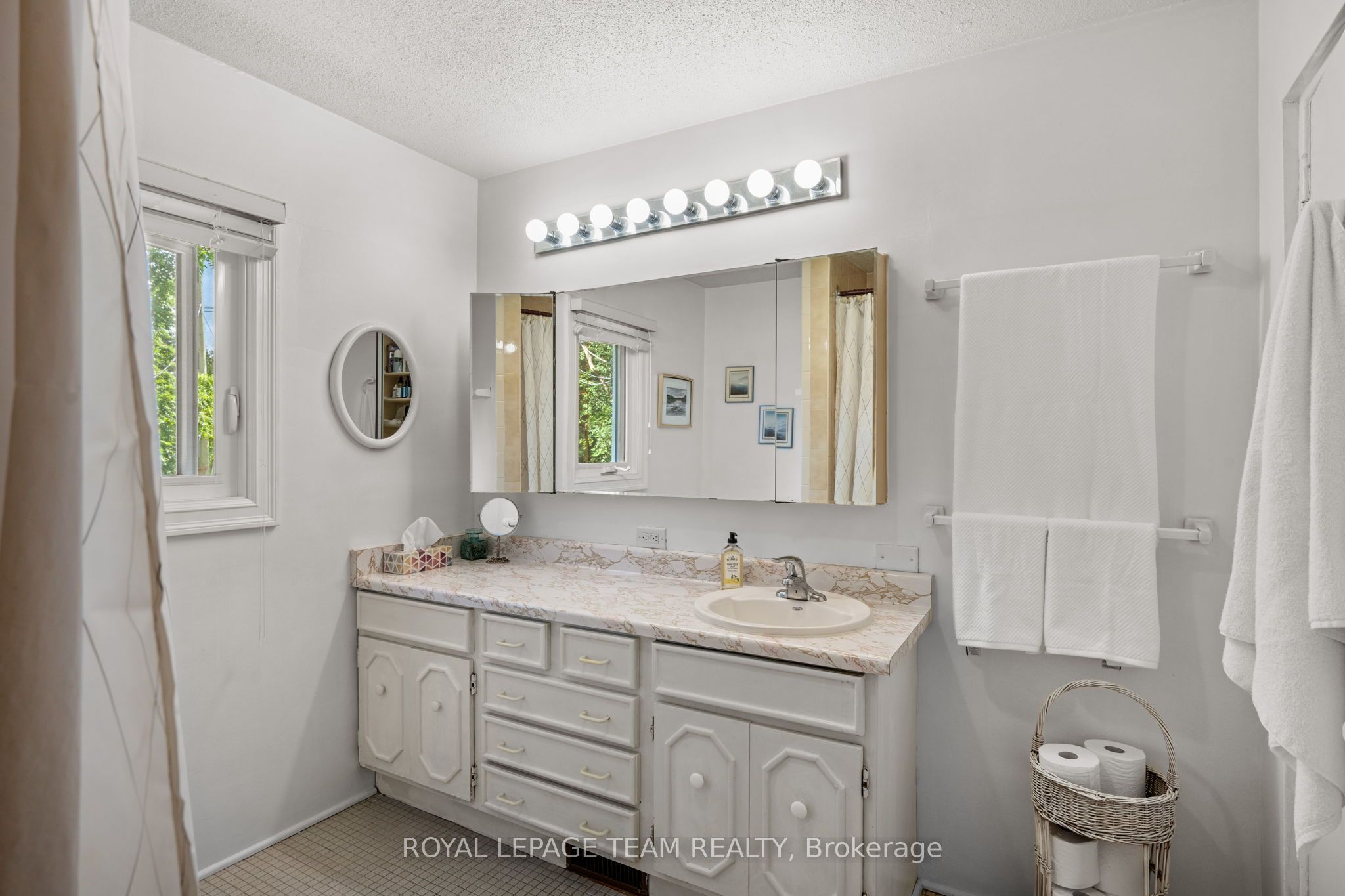 2009 Alta Vista Drive Property Photo 17