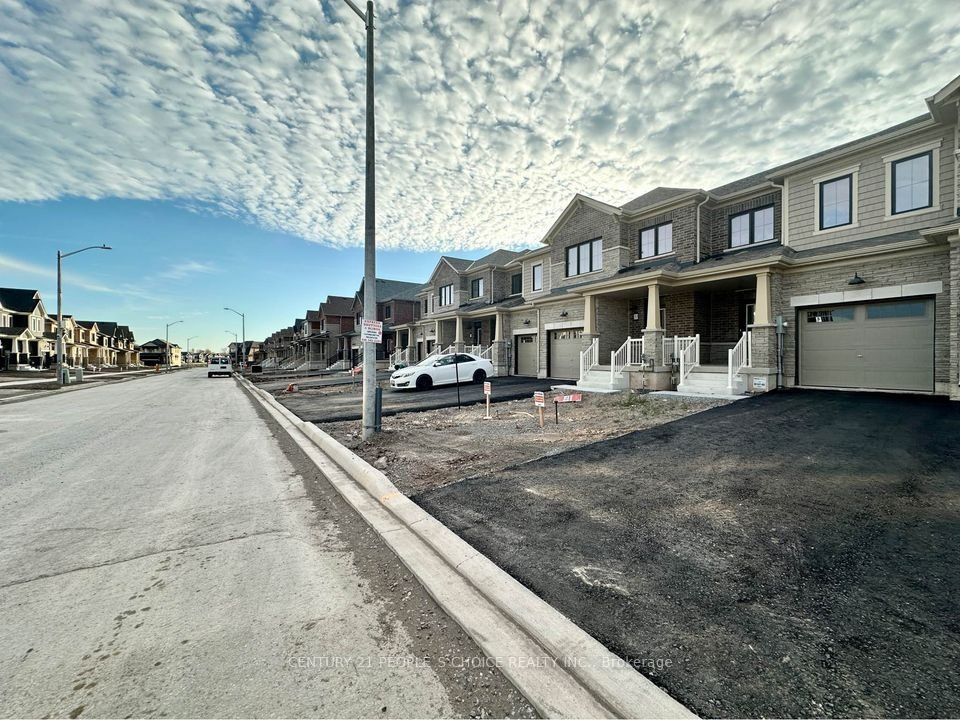 287 PORT Crescent Property Photo 1