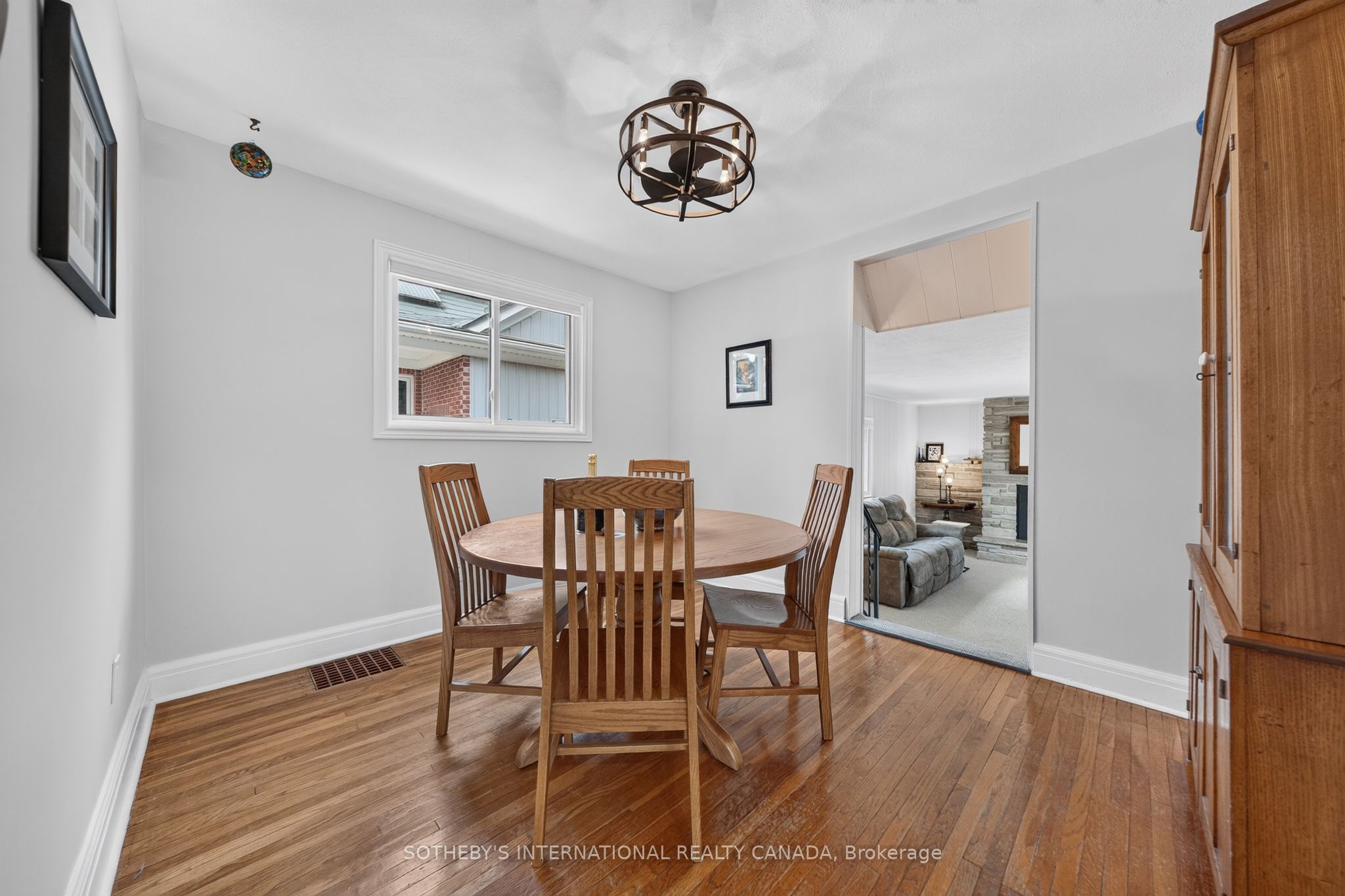 38 Roslin Avenue S Property Photo 5