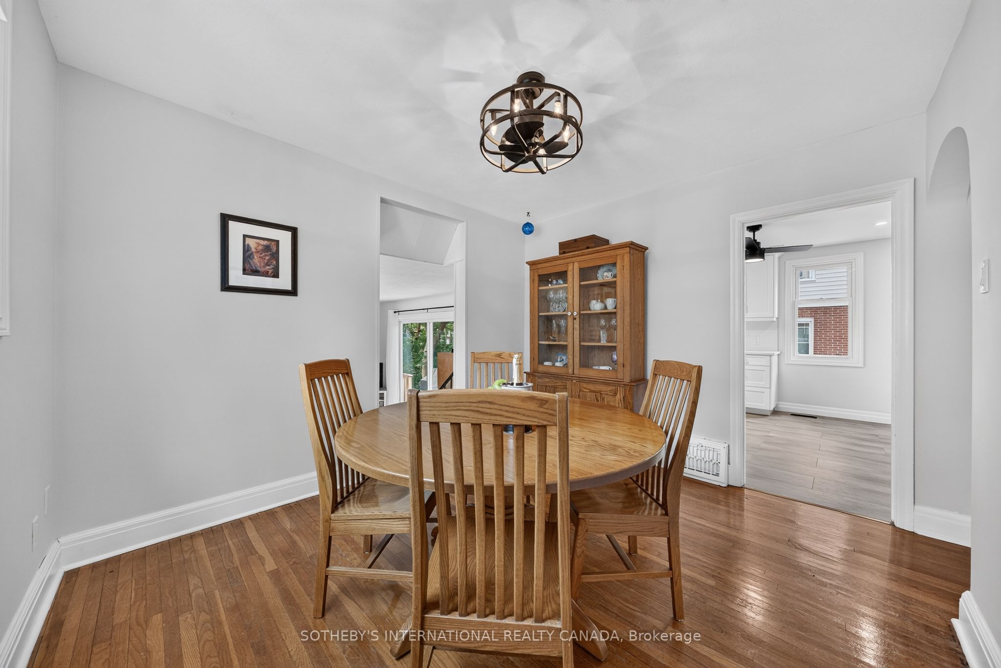 38 Roslin Avenue S Property Photo 6