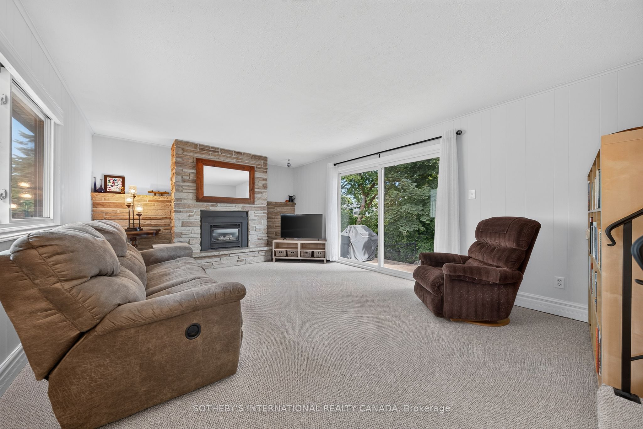 38 Roslin Avenue S Property Photo 11