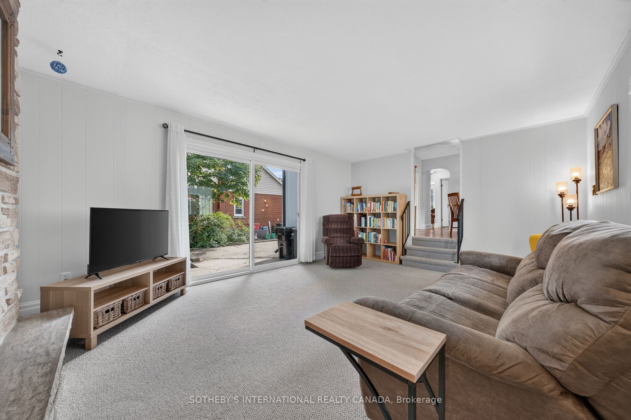 38 Roslin Avenue S Property Photo 12
