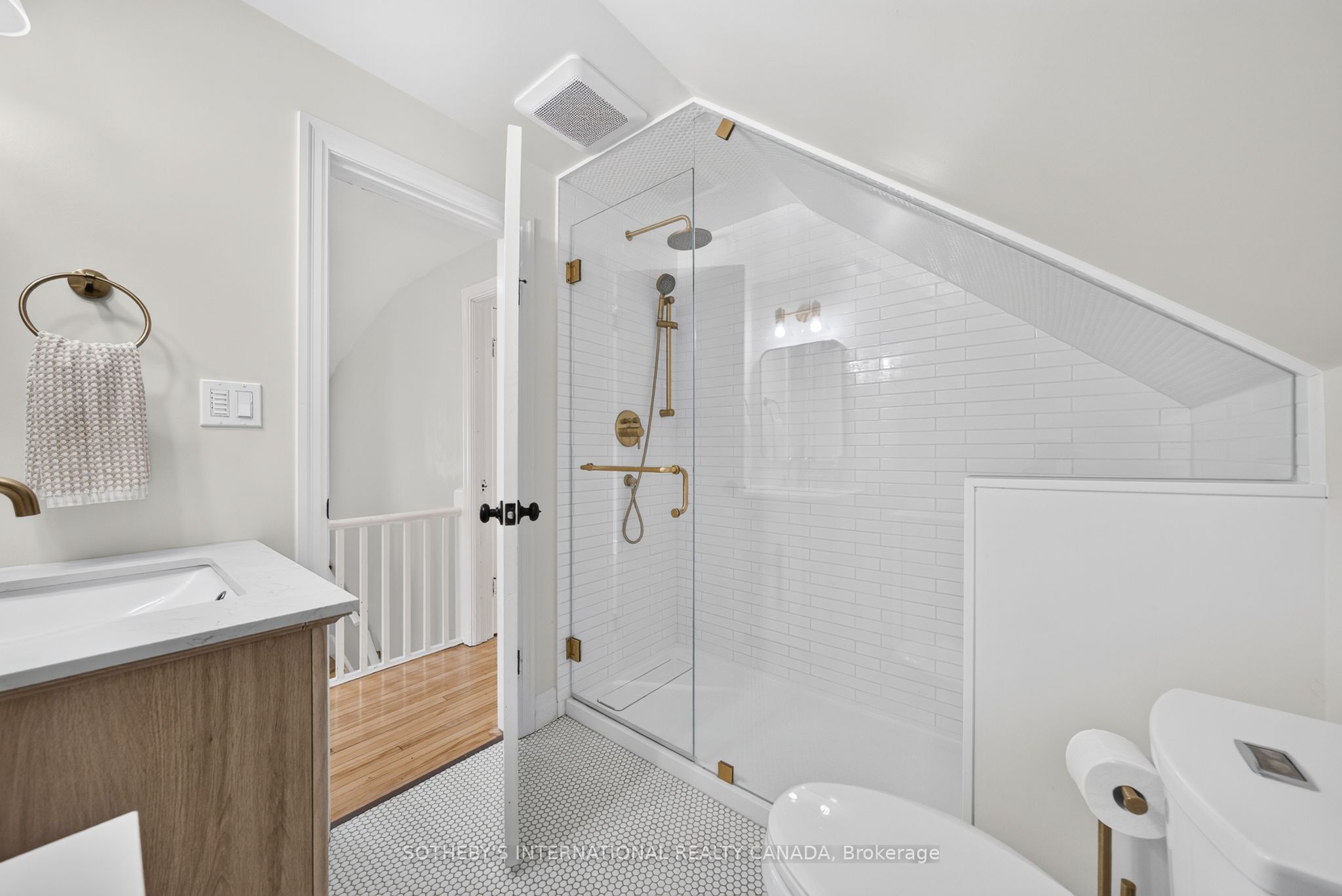 38 Roslin Avenue S Property Photo 20