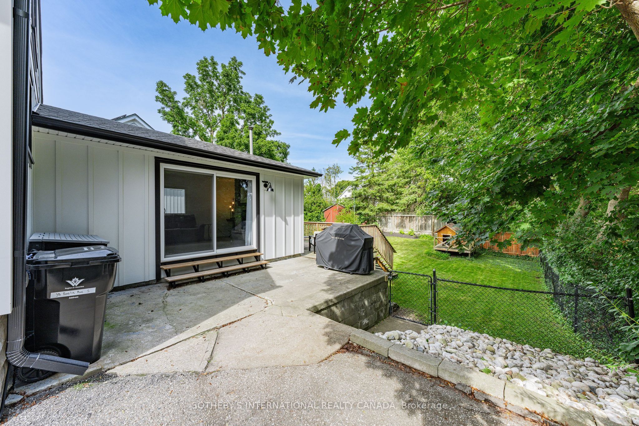 38 Roslin Avenue S Property Photo 23