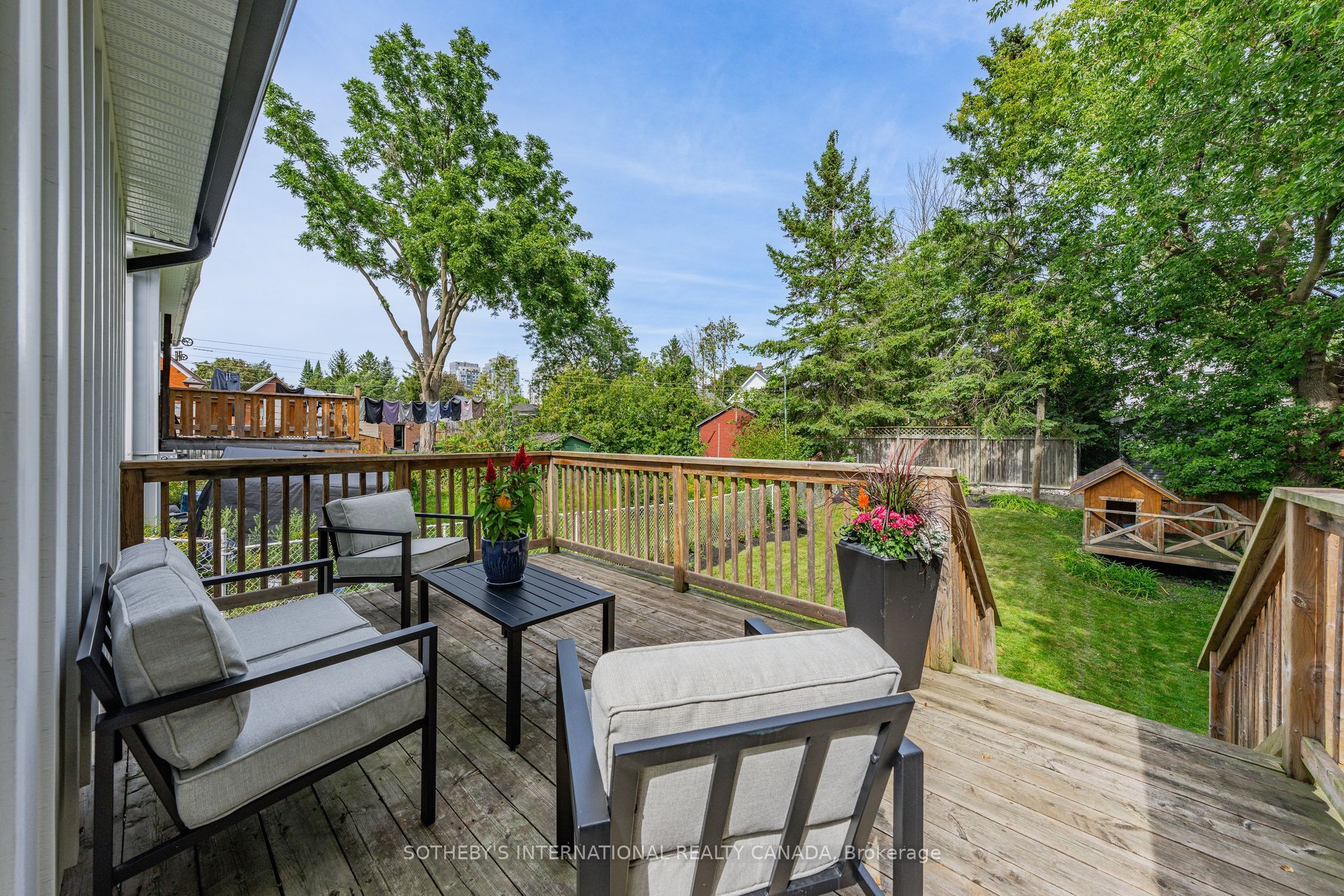 38 Roslin Avenue S Property Photo 24