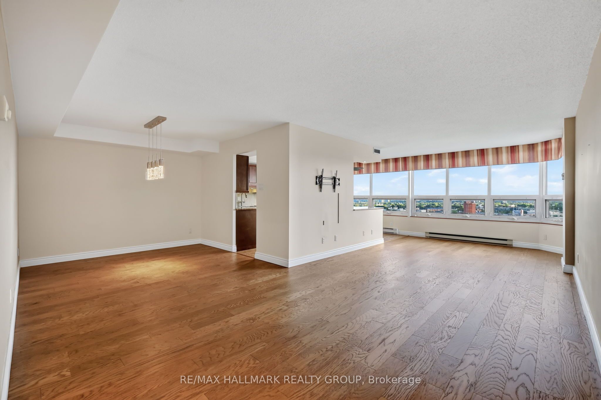 1500 Riverside Drive 2402 Property Photo 8