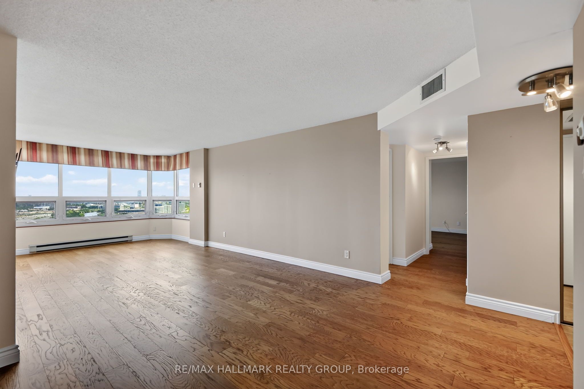1500 Riverside Drive 2402 Property Photo 10