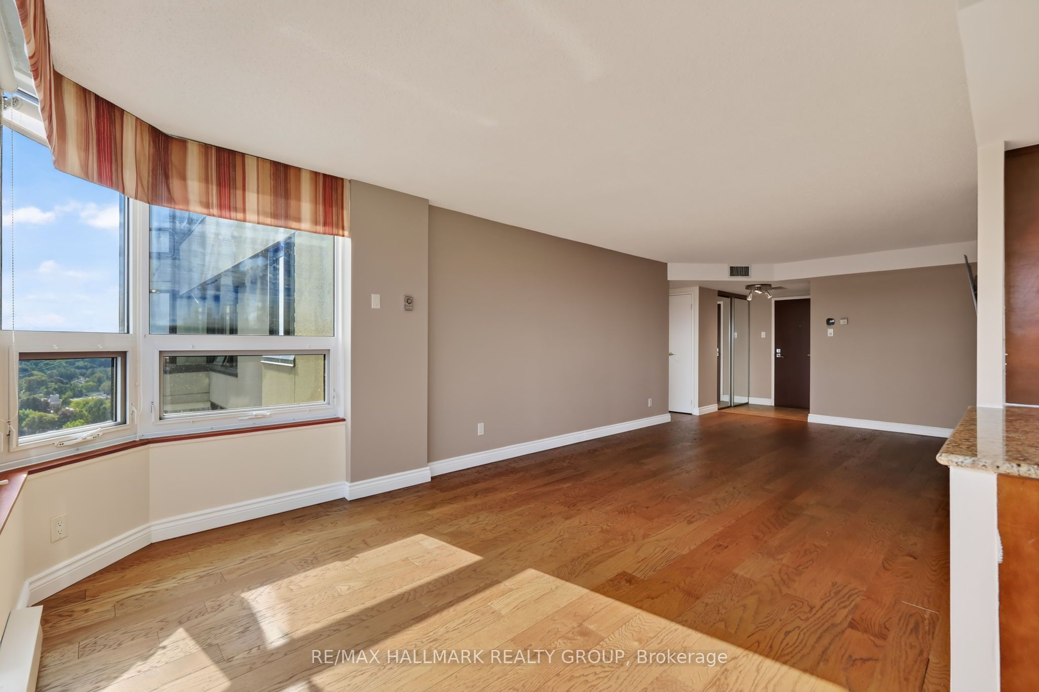 1500 Riverside Drive 2402 Property Photo 13