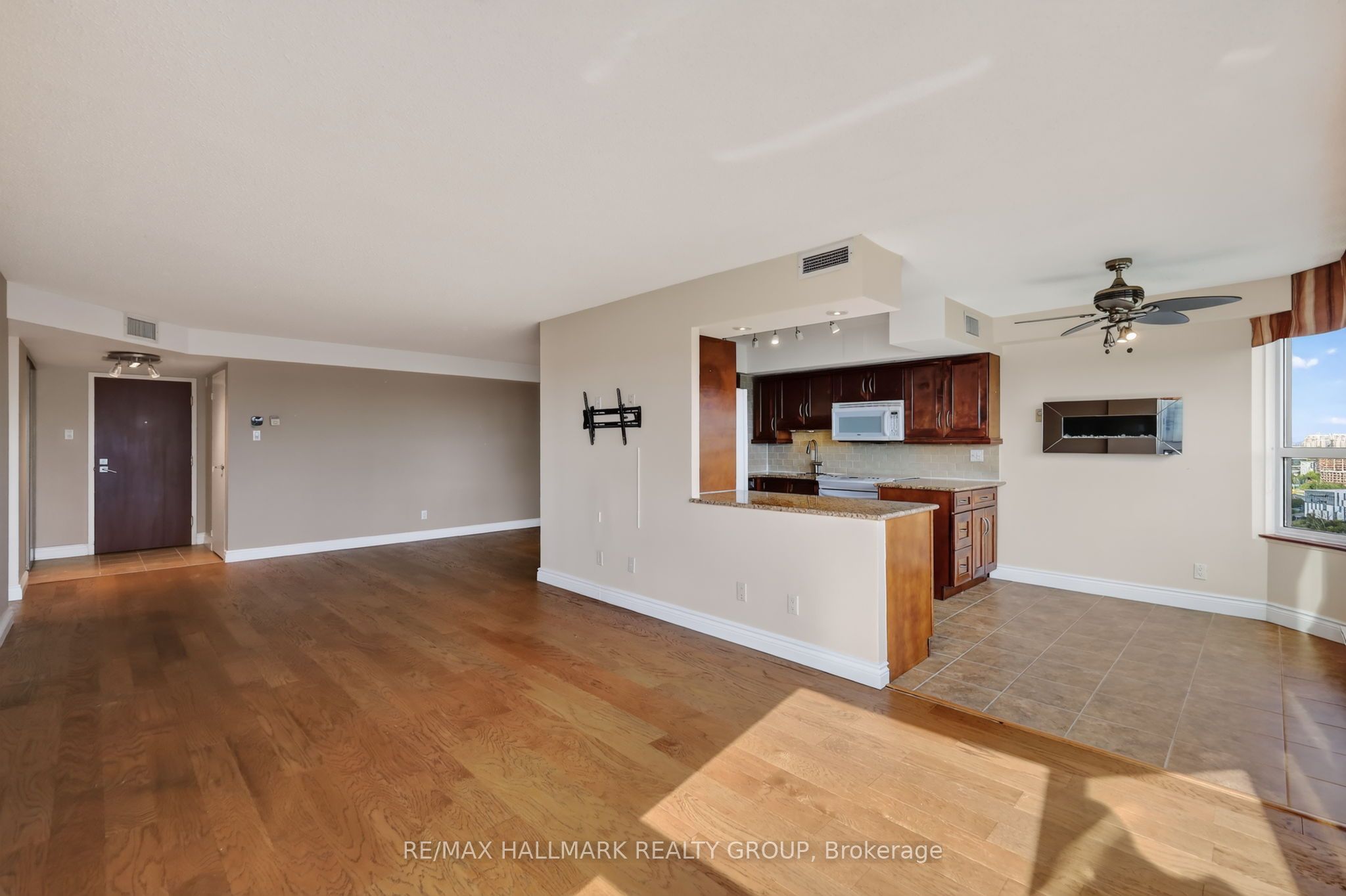 1500 Riverside Drive 2402 Property Photo 14