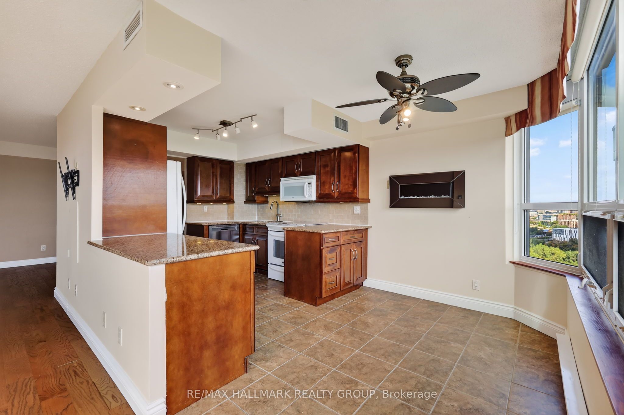 1500 Riverside Drive 2402 Property Photo 15