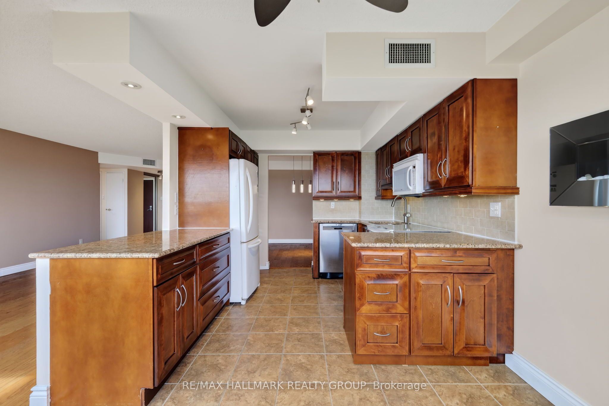 1500 Riverside Drive 2402 Property Photo 18