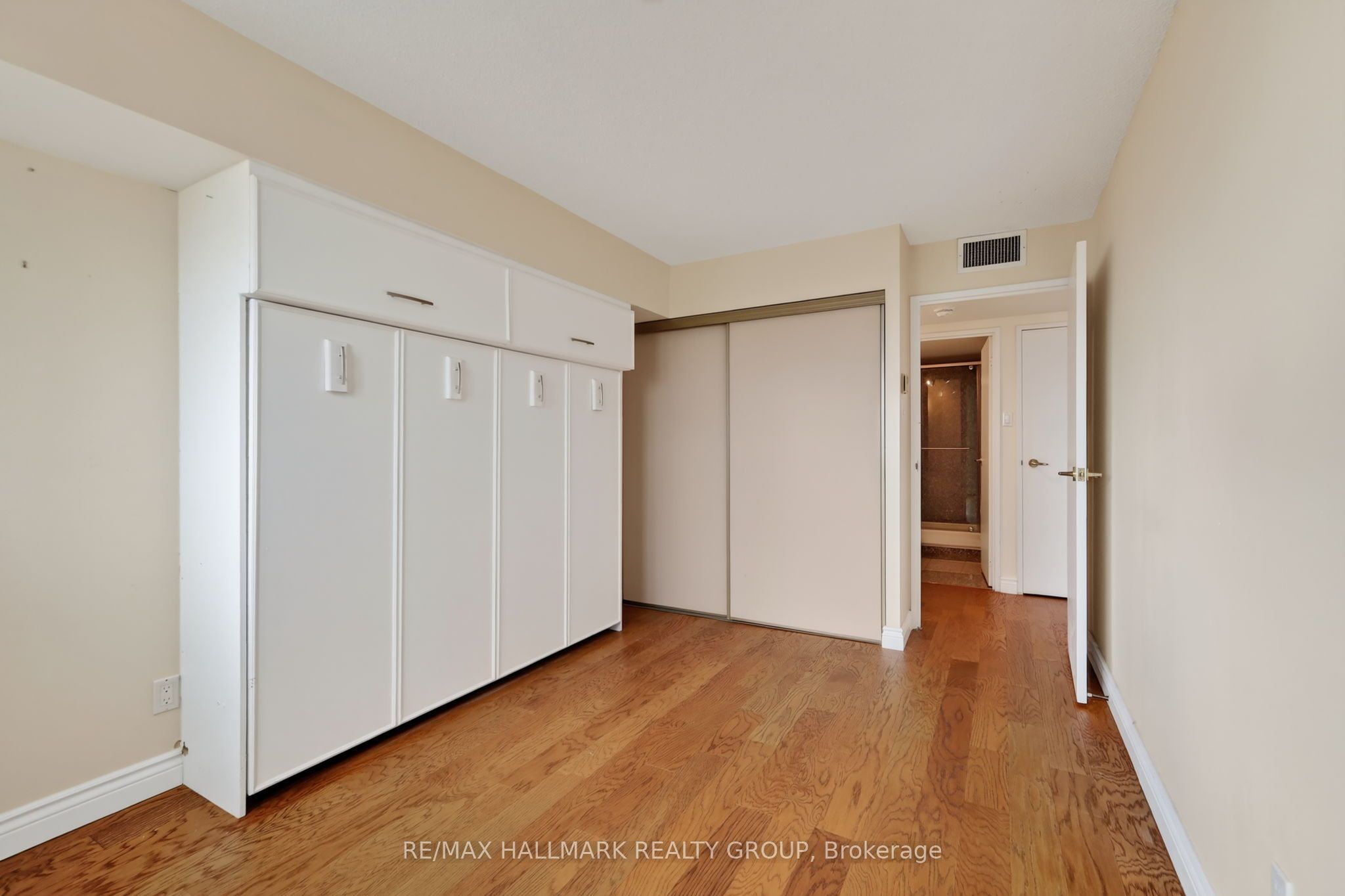 1500 Riverside Drive 2402 Property Photo 27
