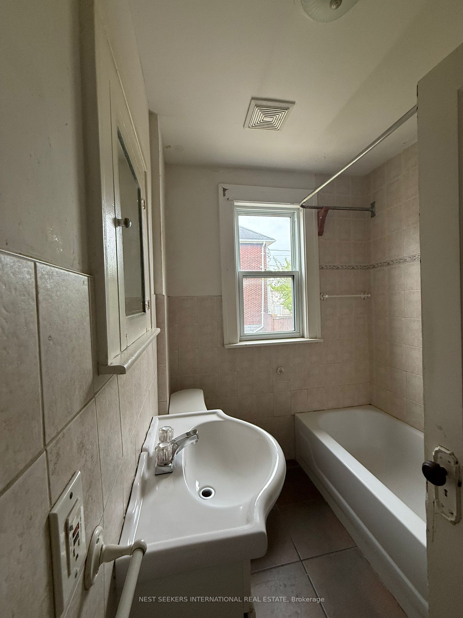 2257-59 Howard Avenue Property Photo 14