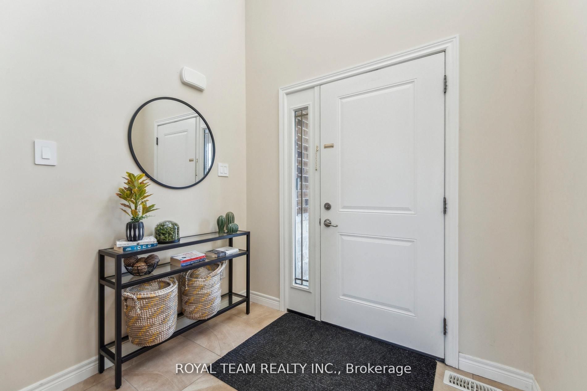 2 Lafayette Street E Property Photo 7