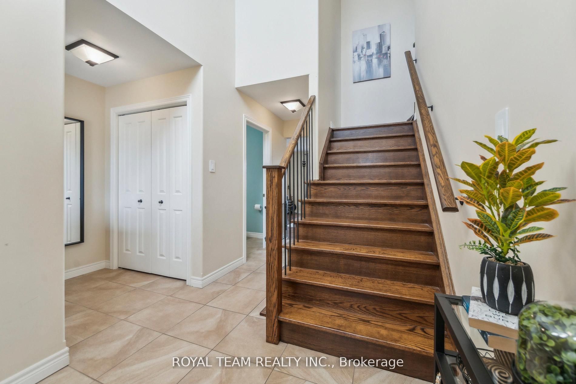 2 Lafayette Street E Property Photo 8