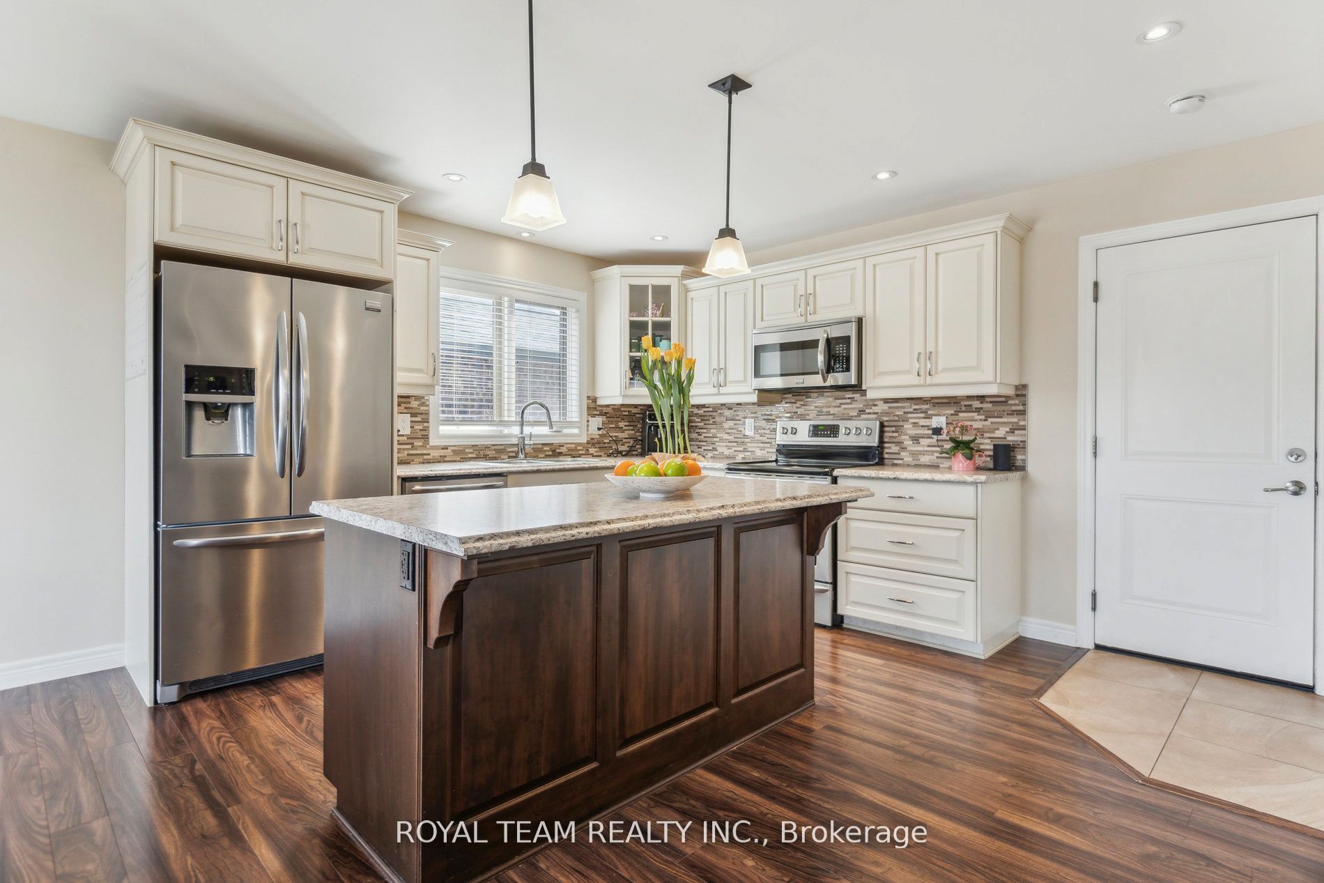 2 Lafayette Street E Property Photo 14