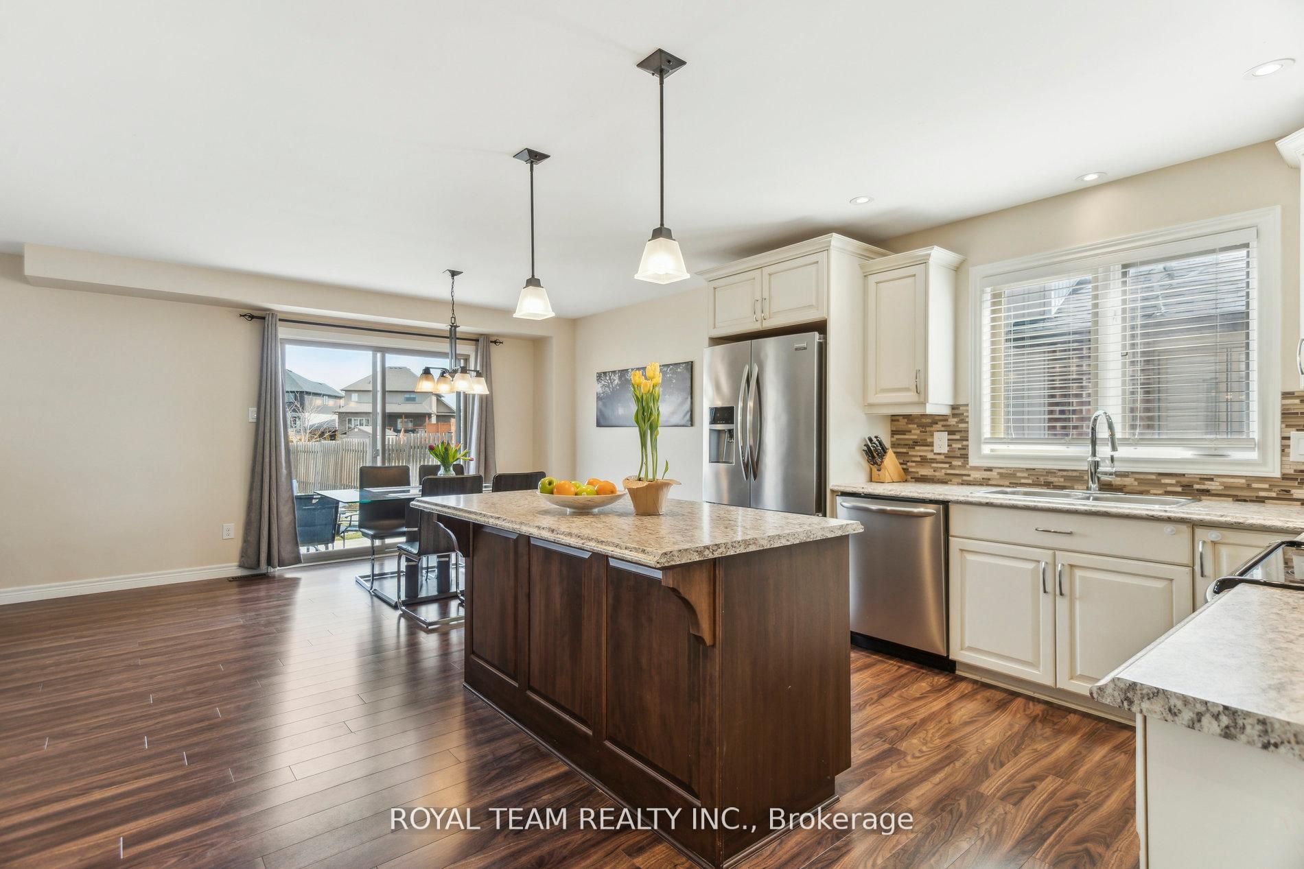 2 Lafayette Street E Property Photo 15