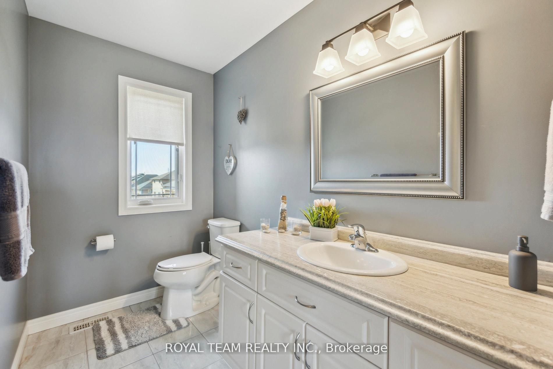 2 Lafayette Street E Property Photo 21