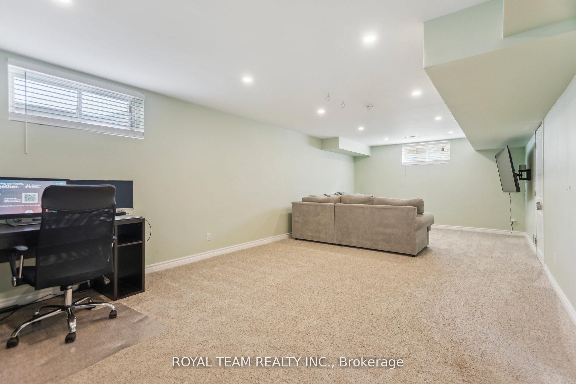 2 Lafayette Street E Property Photo 27