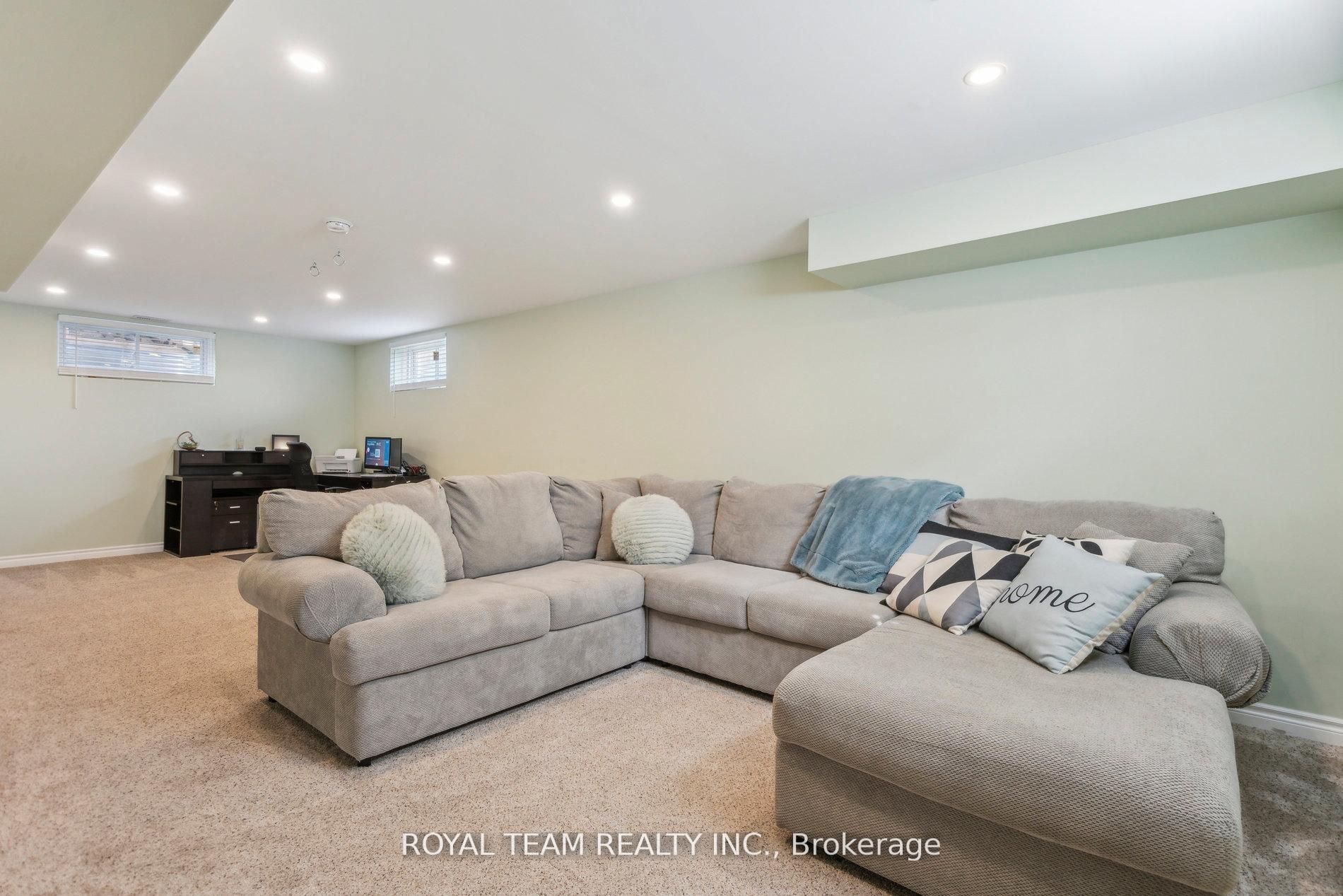 2 Lafayette Street E Property Photo 28