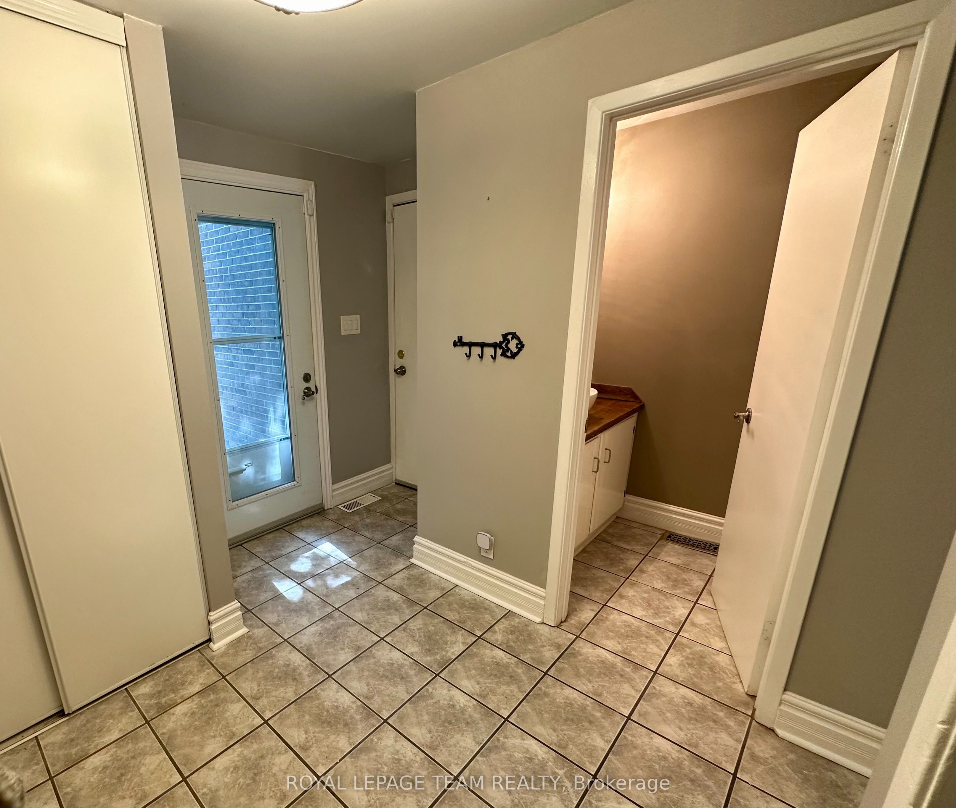 87 Glen Park Drive Property Photo 3