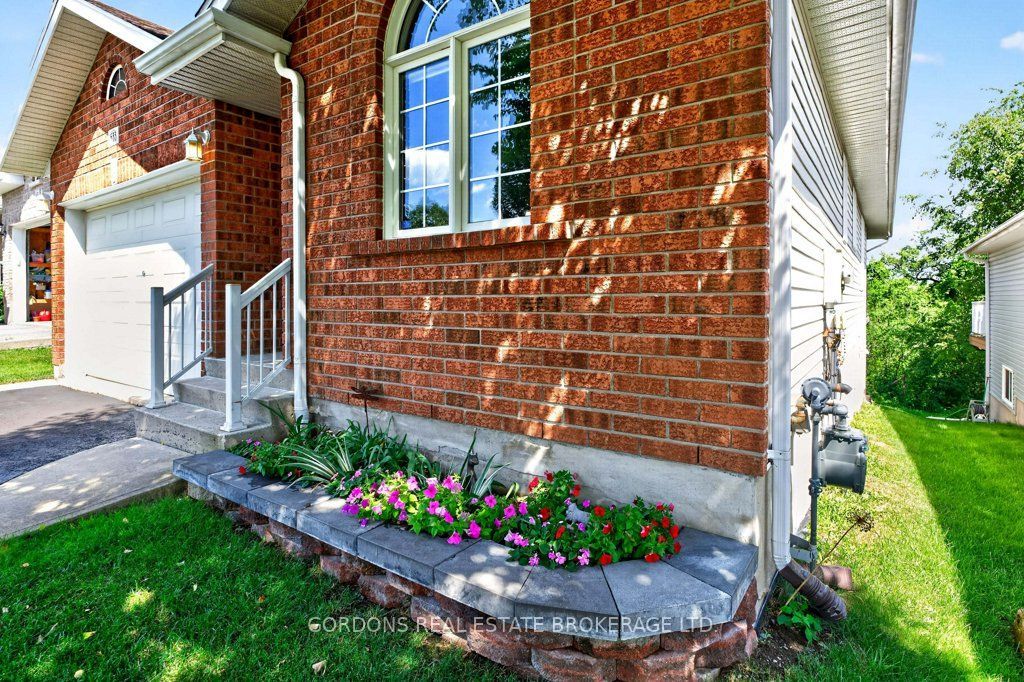 633 Melrose Street Property Photo 3