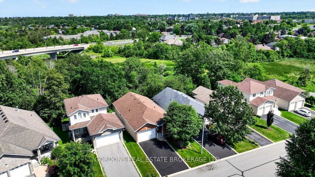 633 Melrose Street Property Photo 4