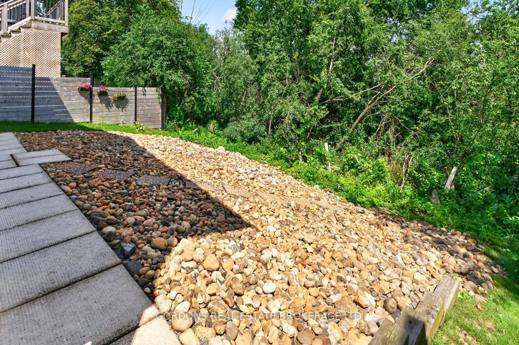633 Melrose Street Property Photo 7