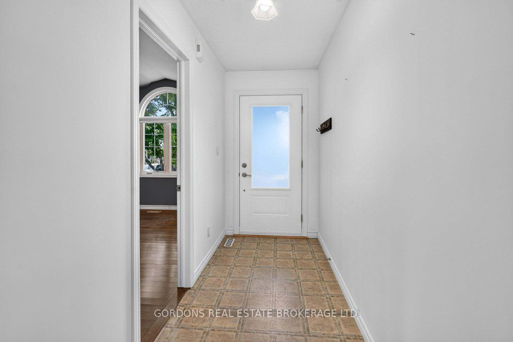633 Melrose Street Property Photo 9