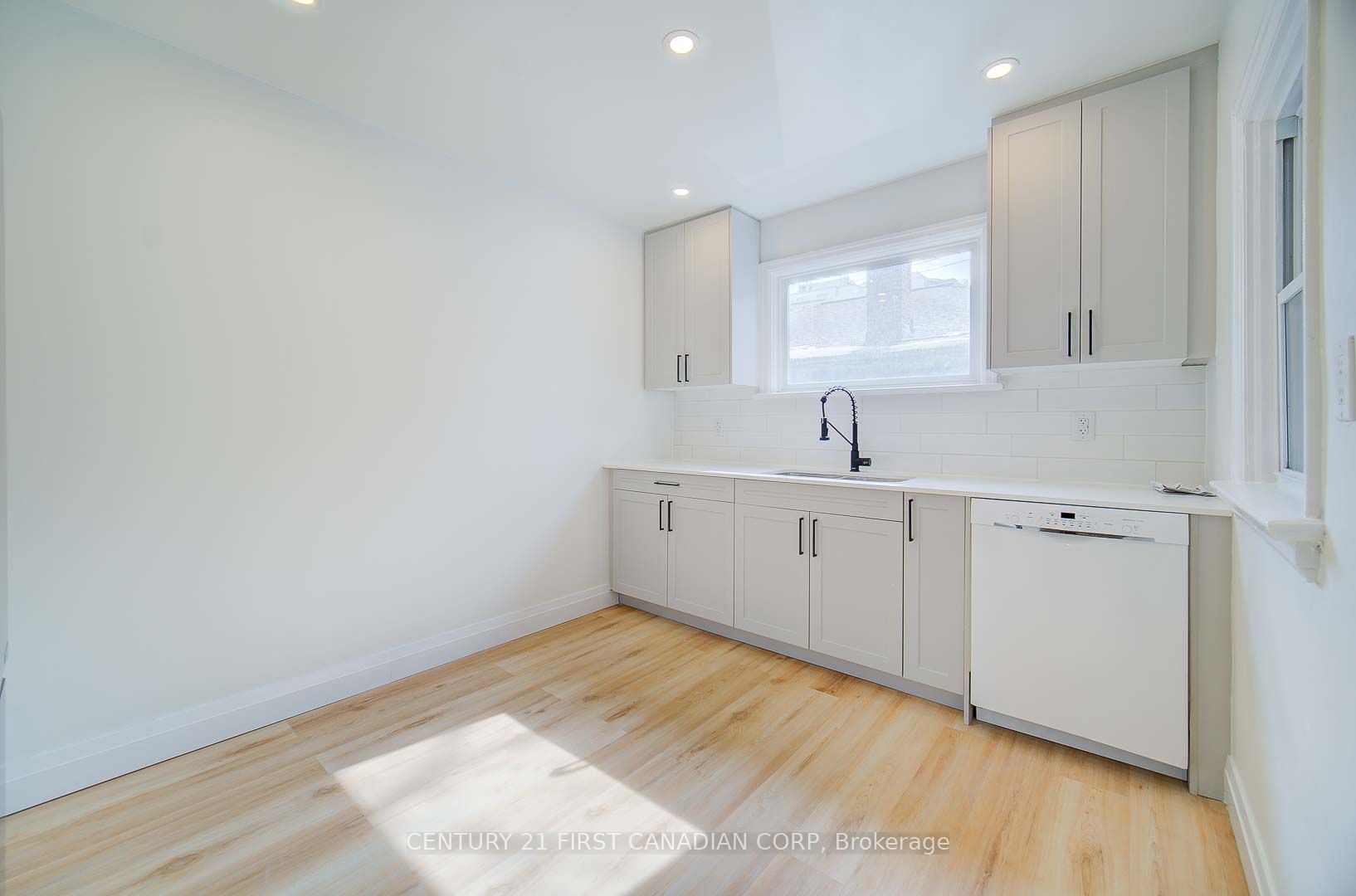 581 Talbot Street 3 Property Photo 1
