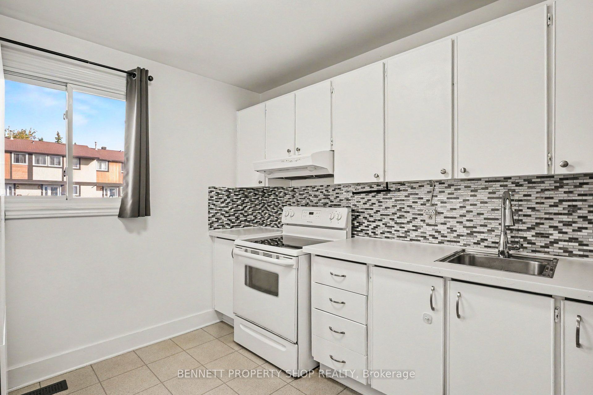 3411 Paul Anka Drive 39 Property Photo 6