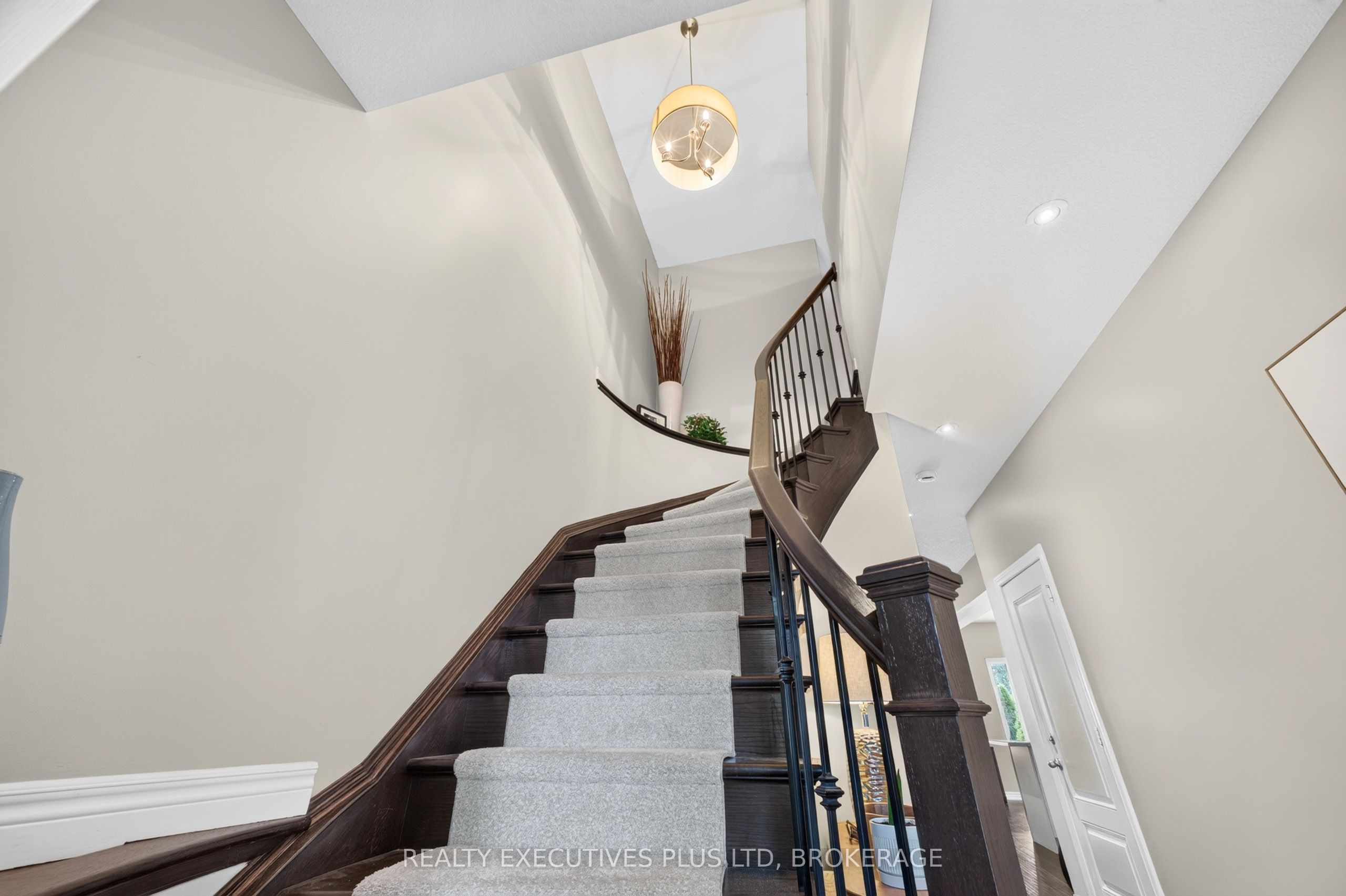 43 Kerman Avenue 9 Property Photo 6