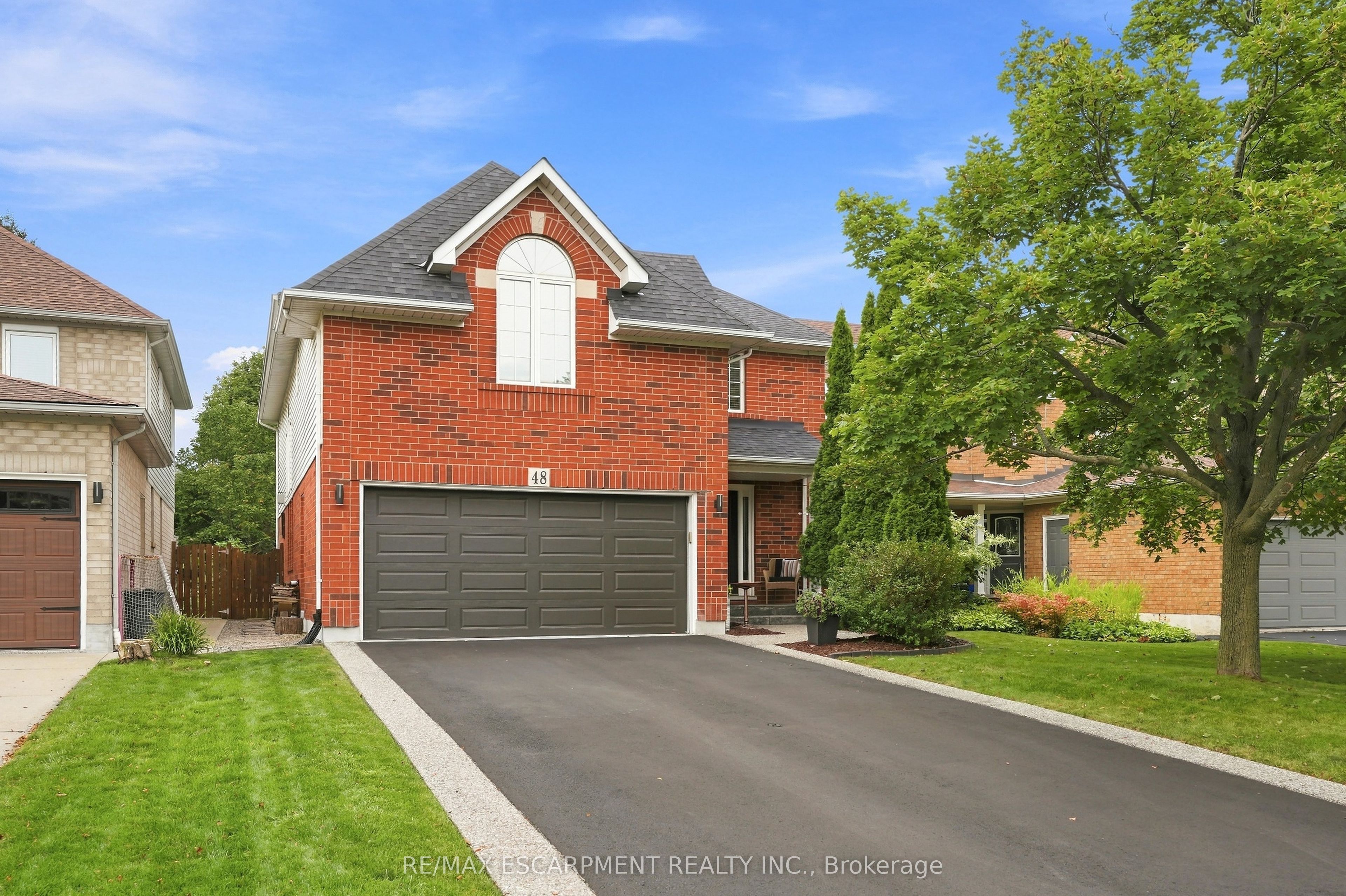 48 Bridgeport Crescent Property Photo 1