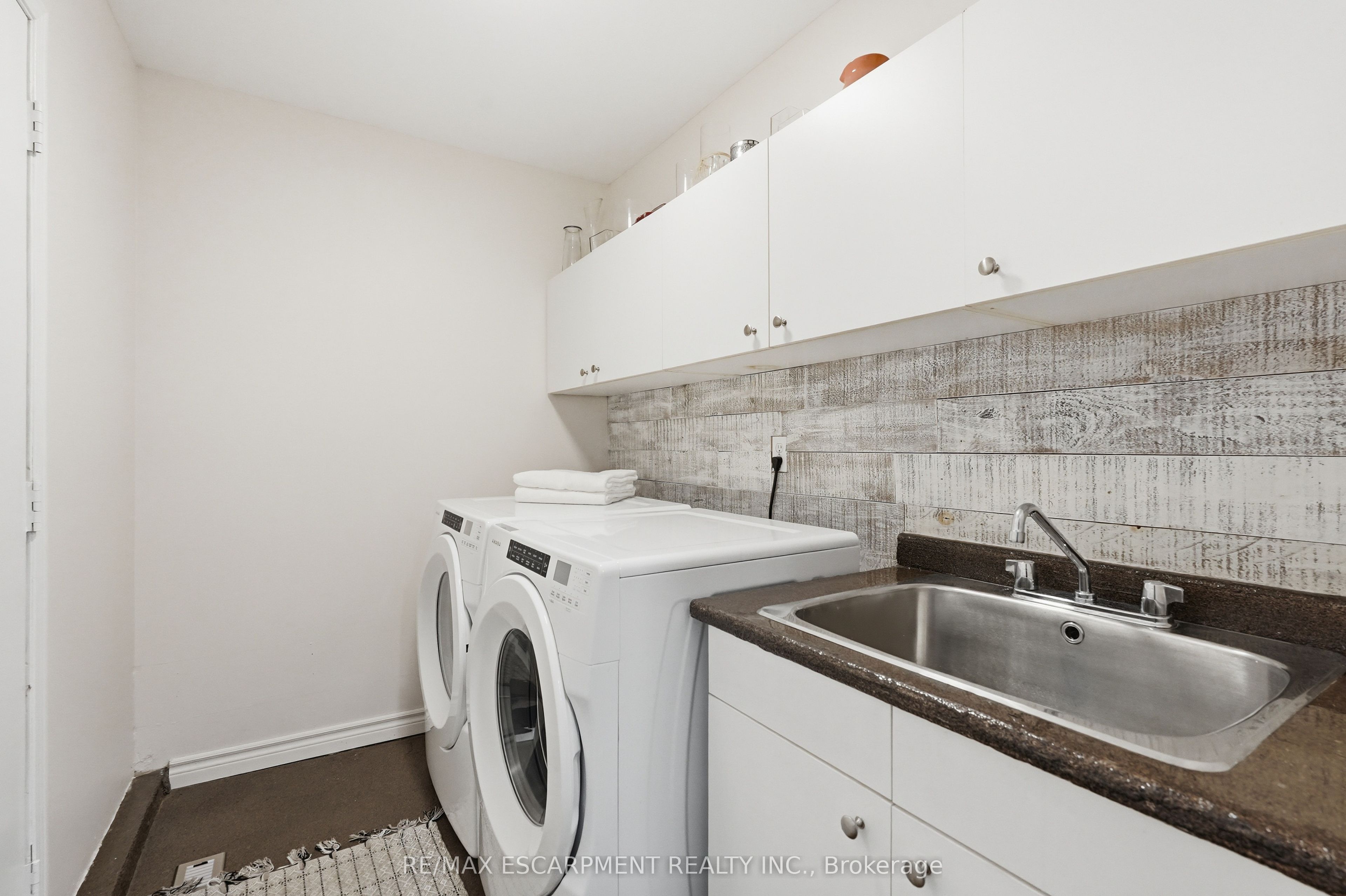 48 Bridgeport Crescent Property Photo 36