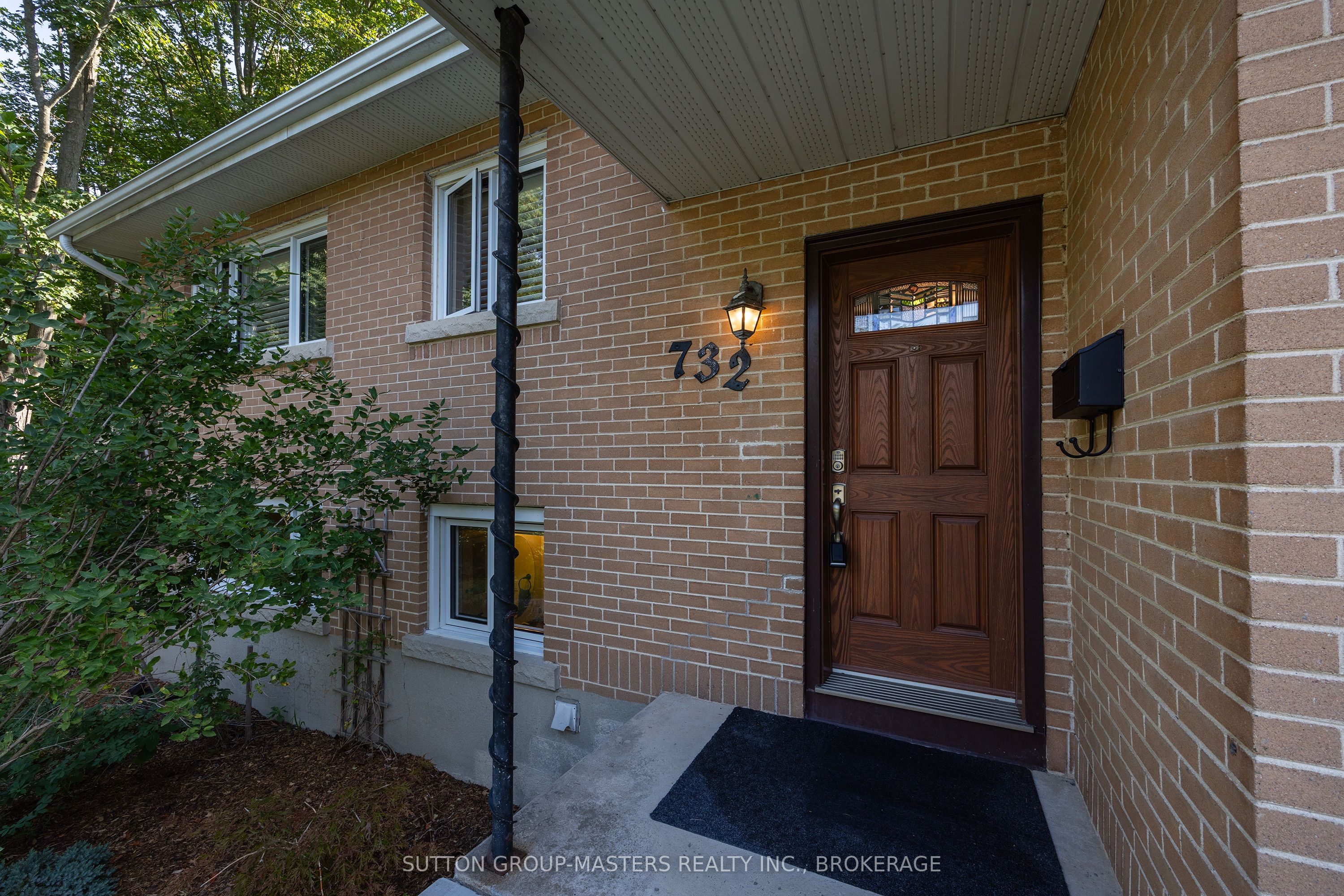 732 Centre Street Property Photo 3