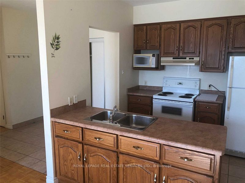 51 Wyndham Street N 305 Property Photo 4