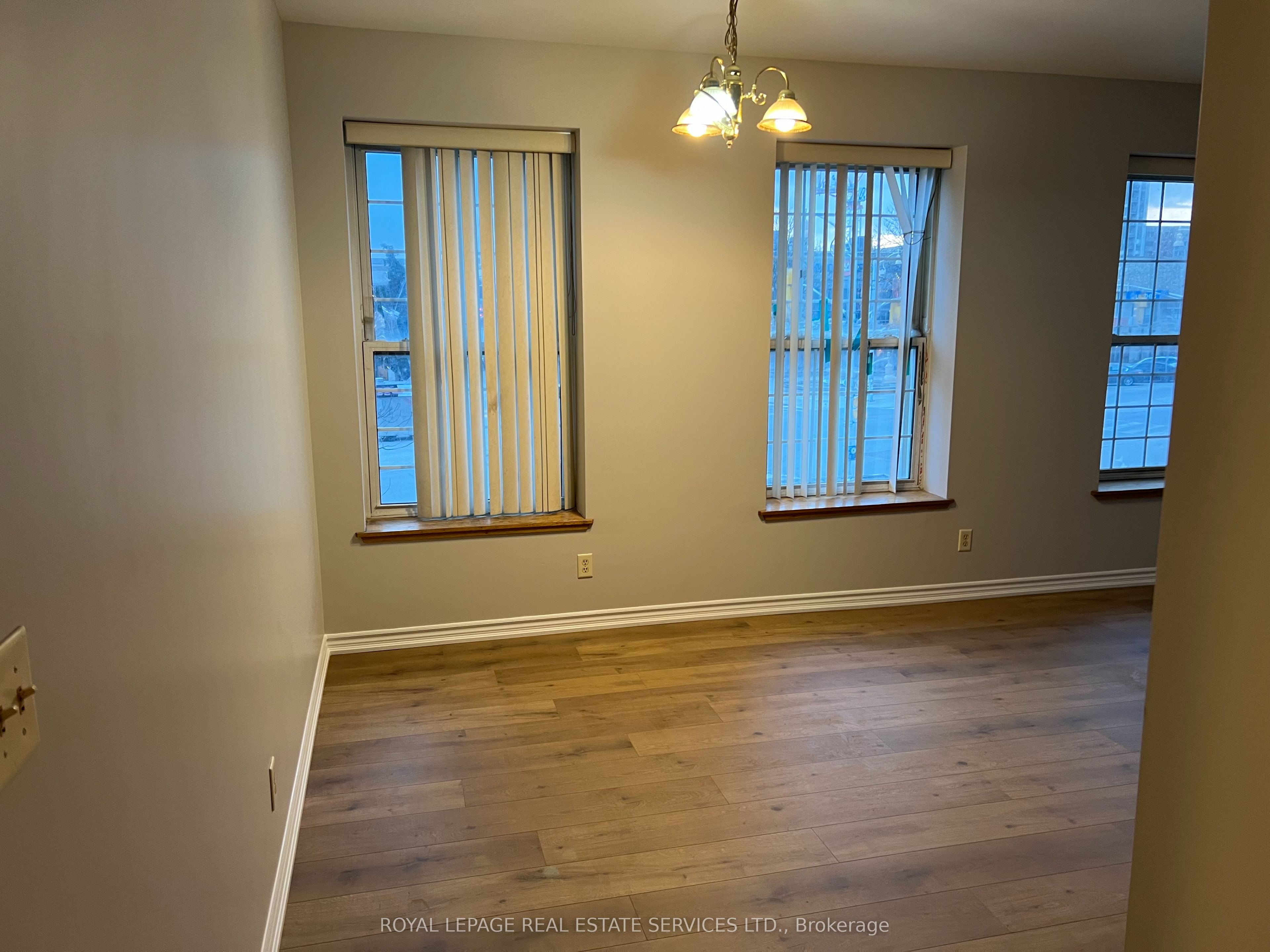 51 Wyndham Street N 305 Property Photo 5