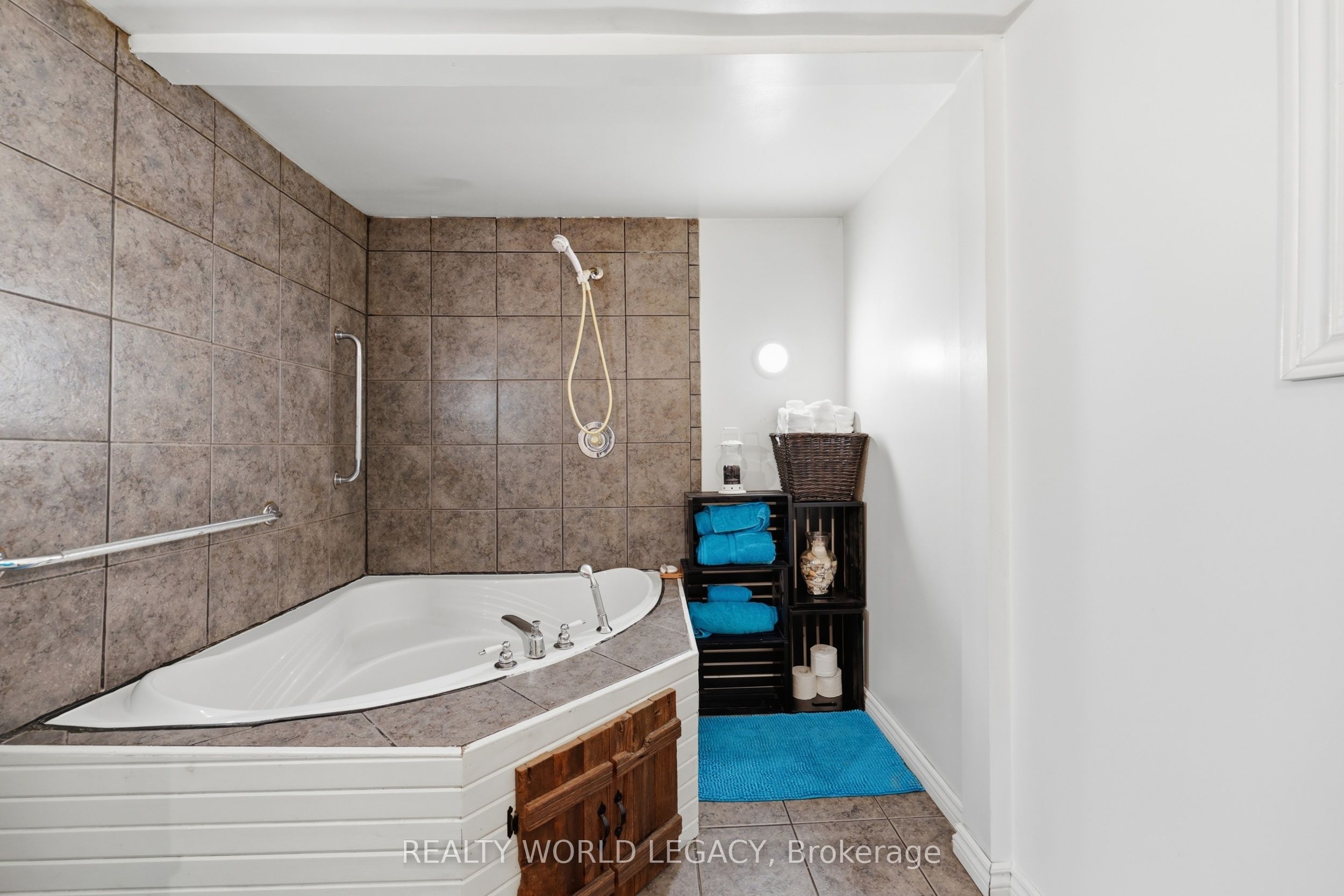 18 Foley Street Property Photo 40